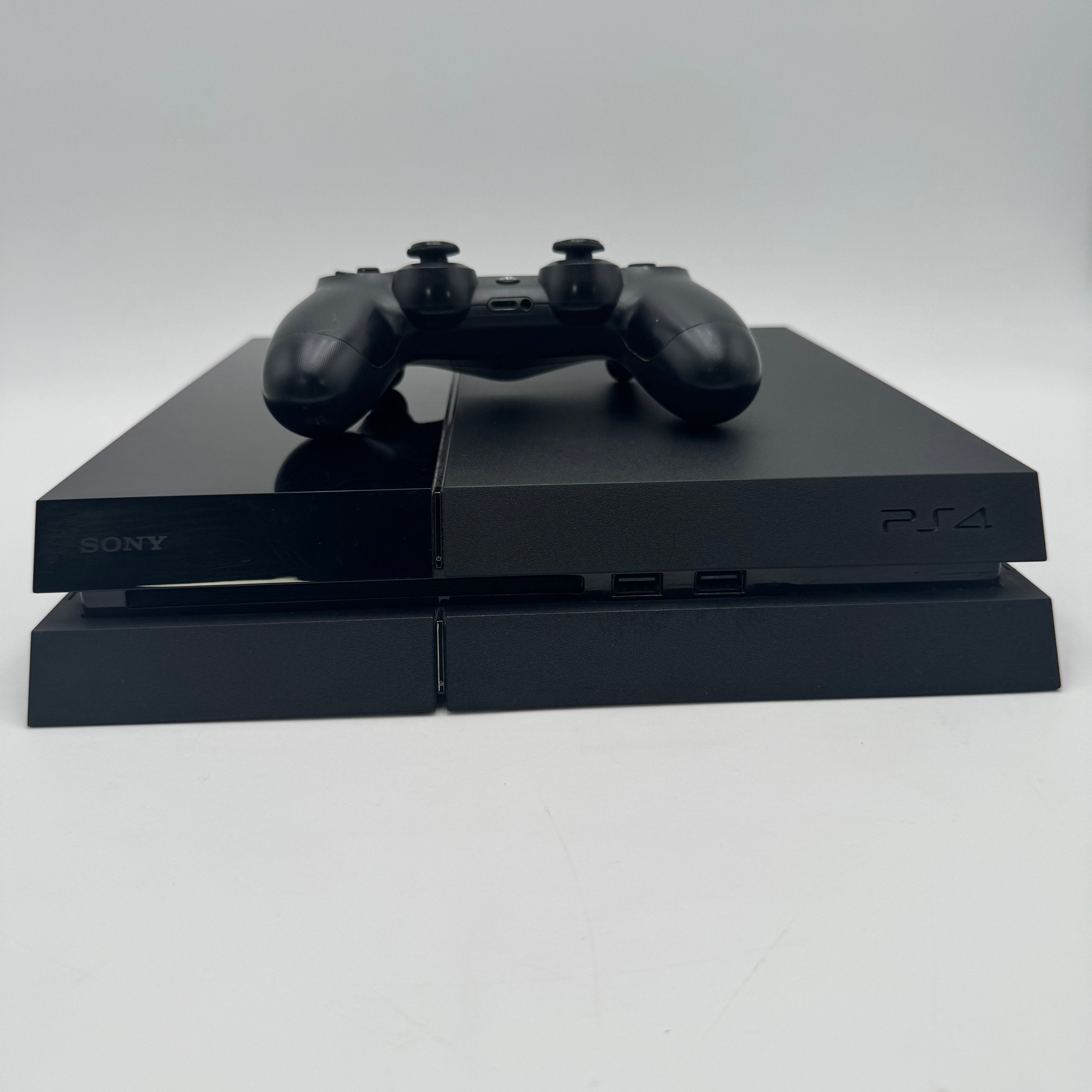 Sony PlayStation 4 PS4 Slim 500GB CUH-2215B Gaming Console w/ 1 Wireless Controller