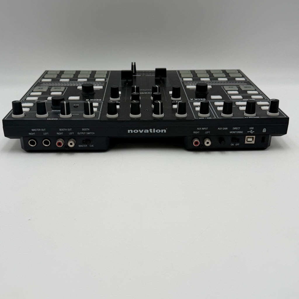 Novation Twitch Serato Itch Dj Controller power up