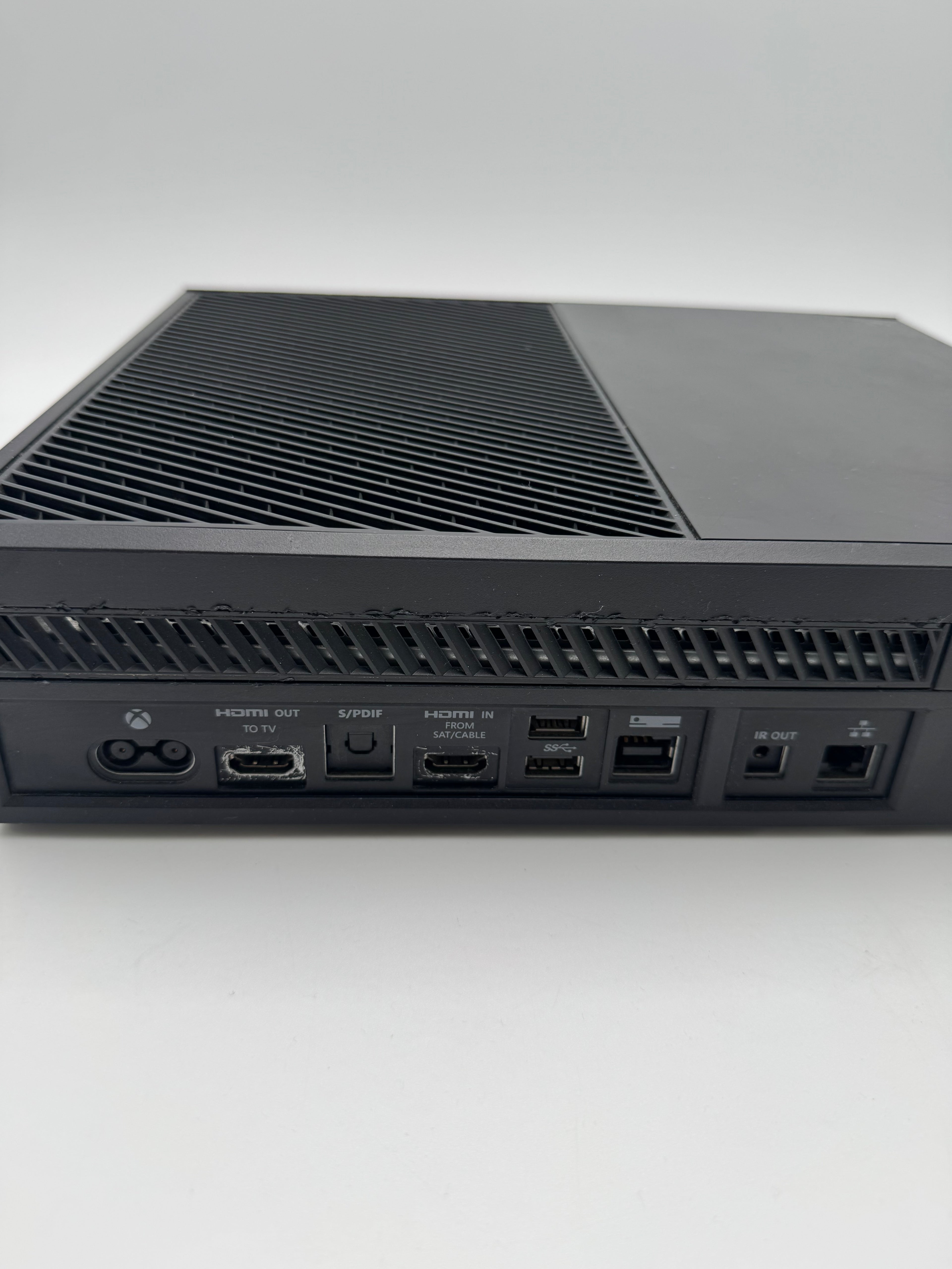 Microsoft Xbox One 500GB Black Used - B Video Game System