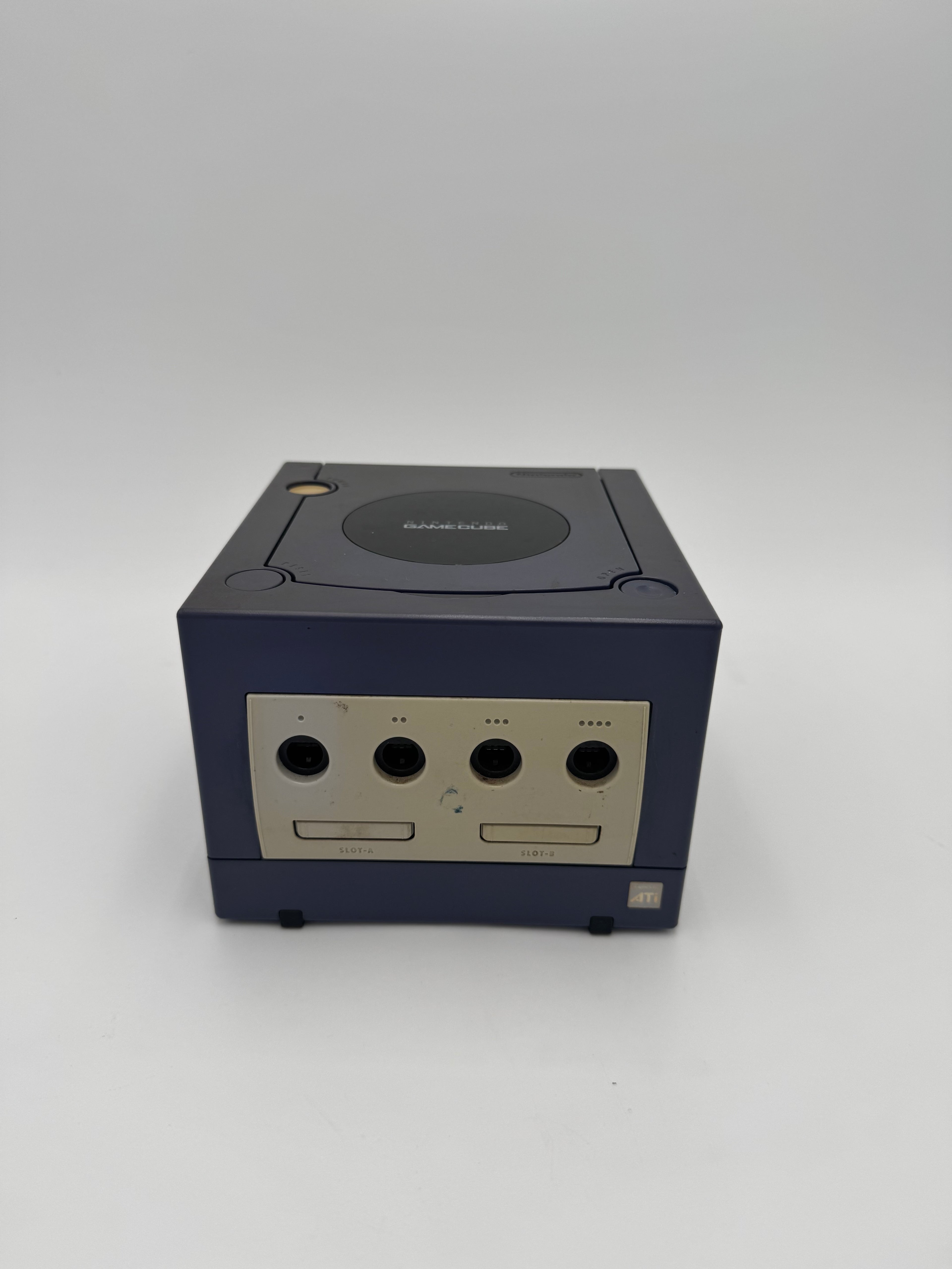 NY09-41481 Nintendo GameCube (DOL-001) 2001 Purple Console