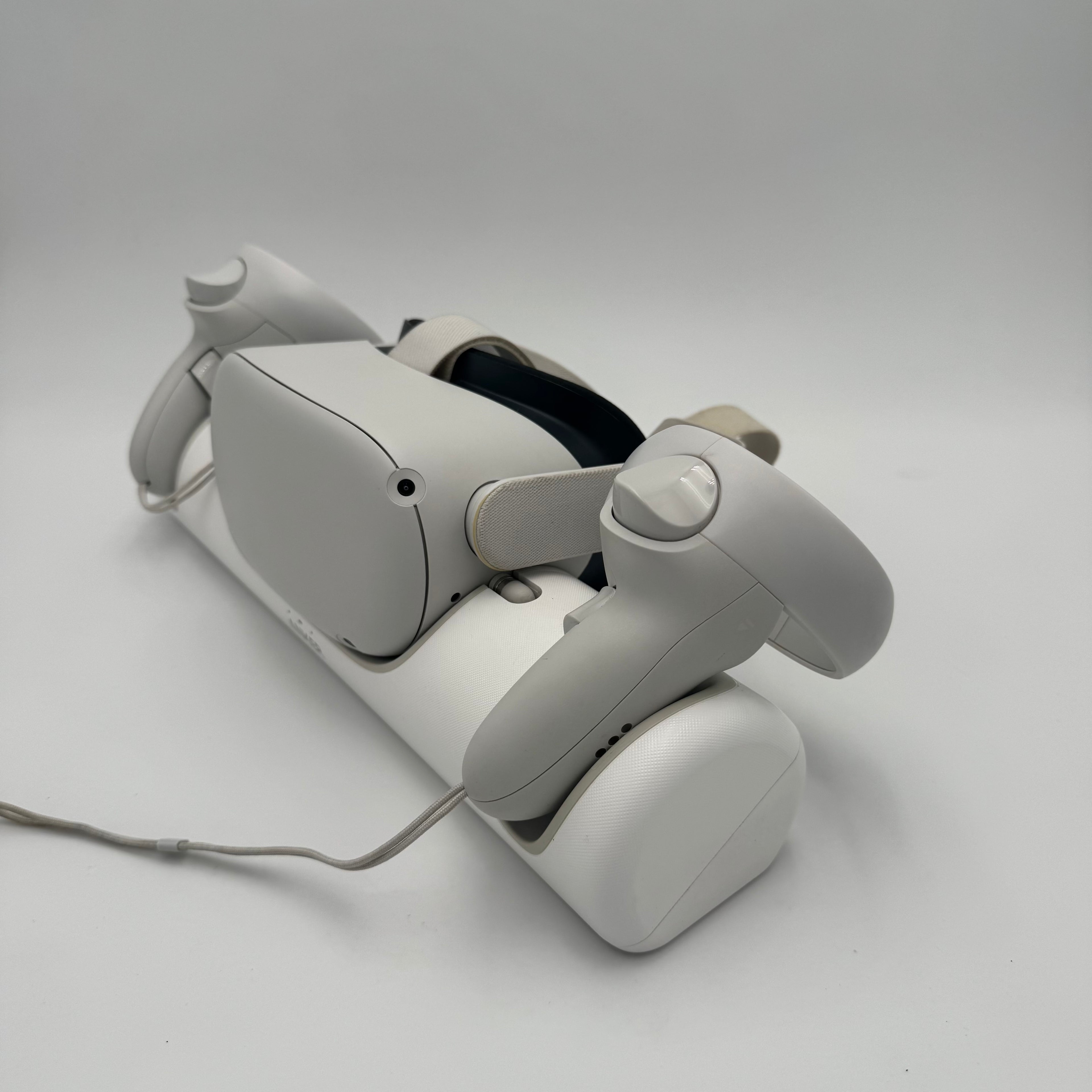 Oculus Quest 2 256GB VR Headset w/ Controllers & Anker Charging Dock Tested Work