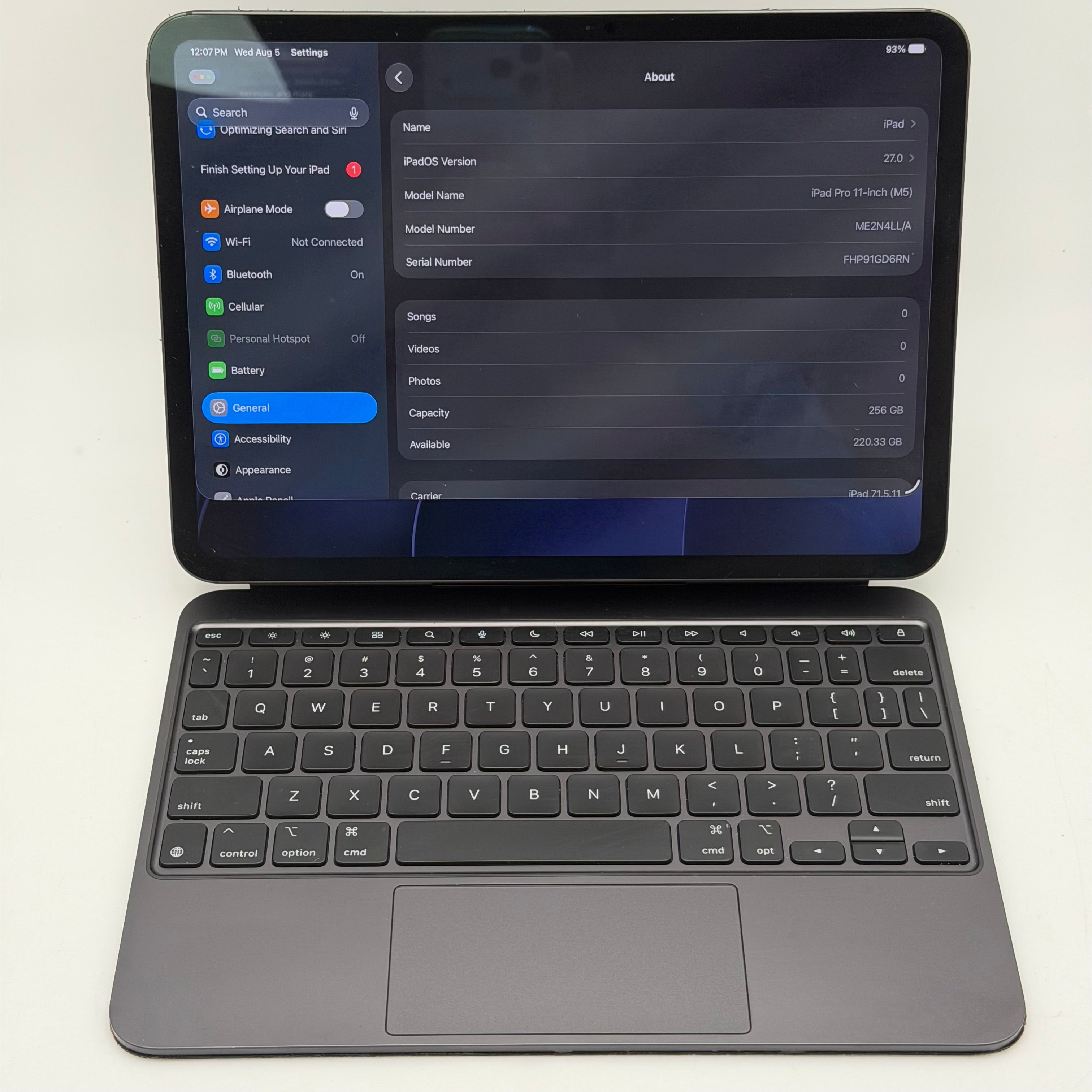 Apple iPad Pro 13in (M5) 256GB Black Wi‑Fi + Cellular UNLOCKED W/ Magic Keyboard