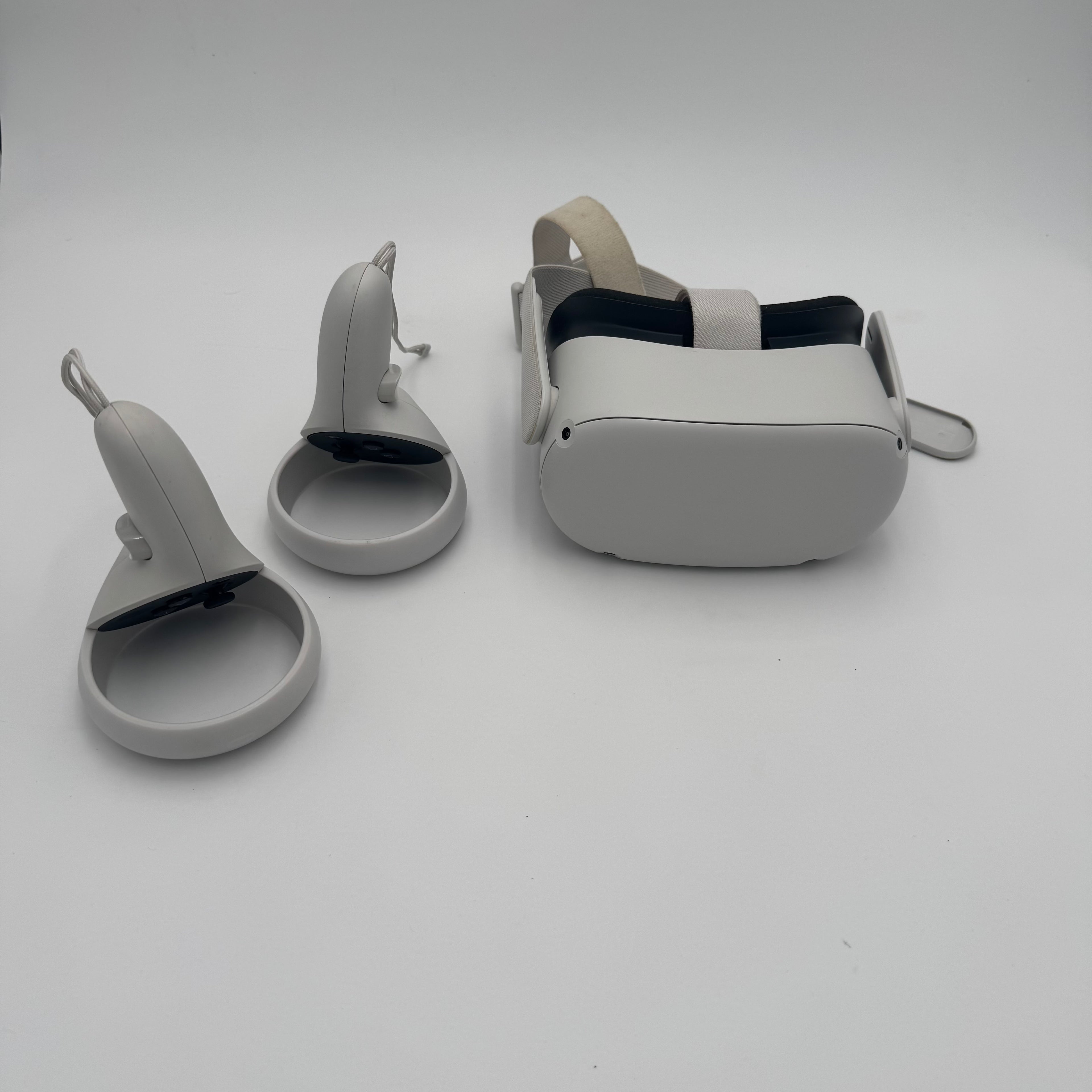Oculus Quest 2 256GB VR Headset w/ Controllers & Anker Charging Dock Tested Work