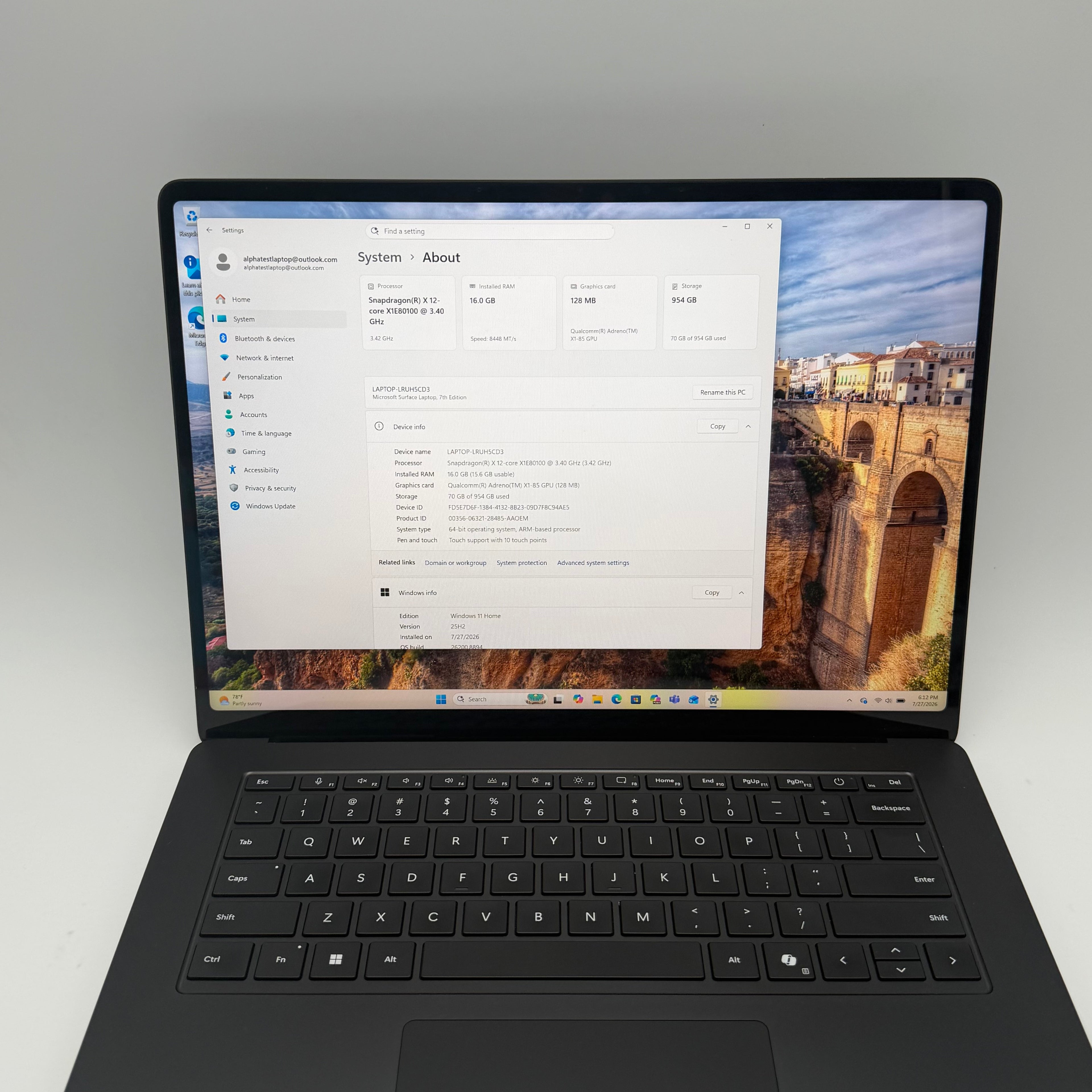 Microsoft Surface Pro 2037 Snapdragon X 12-core X1E80100 3.40GHz 16GB 1TB