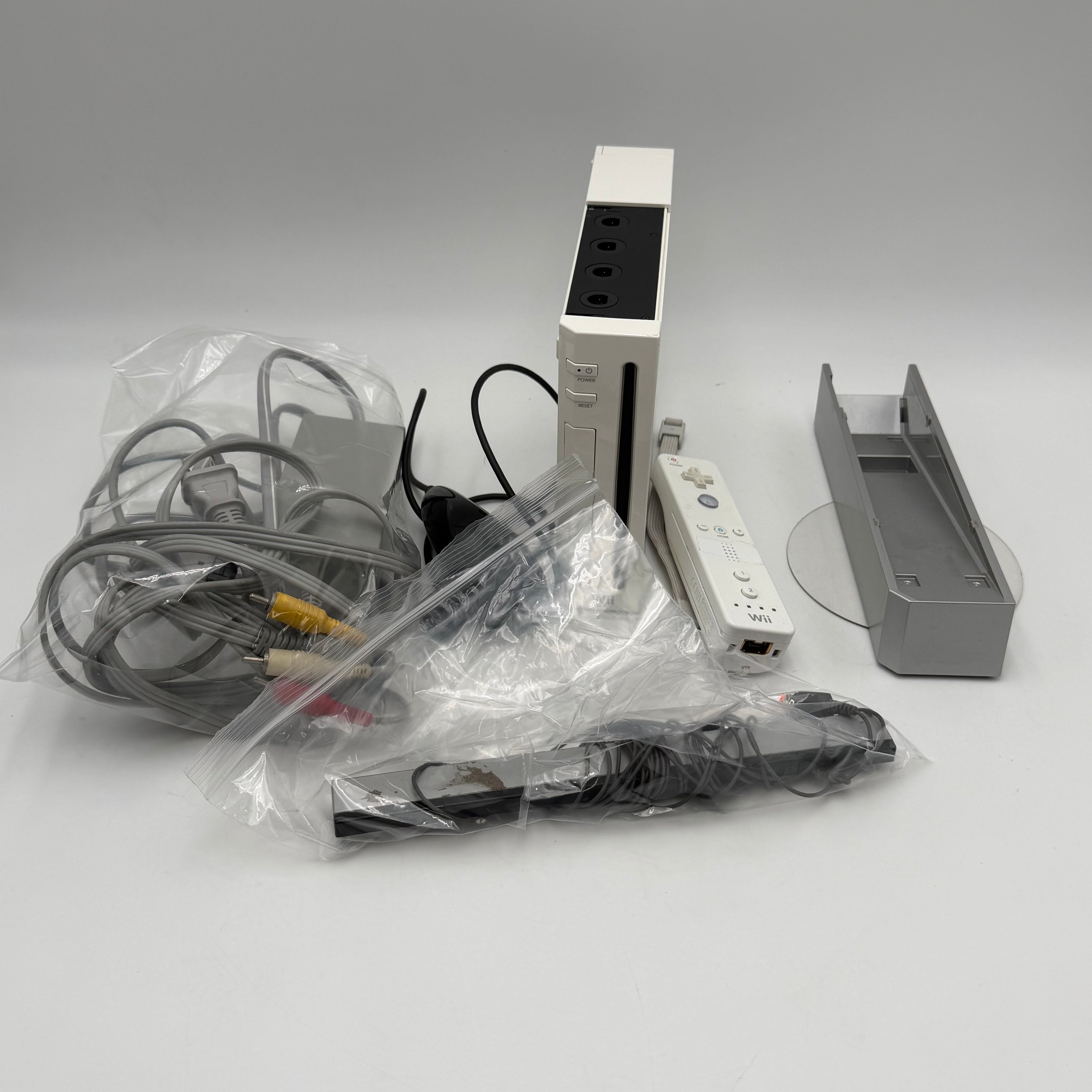 Nintendo Wii RVL-001 Console W/ Cables + Controller