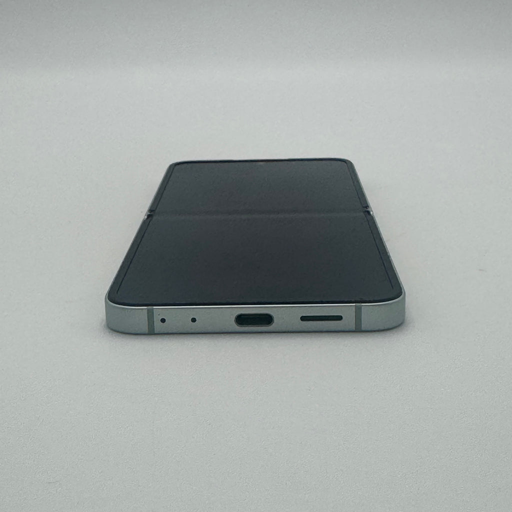 Samsung Galaxy Z Flip 6 512GB Unlocked Smartphone Green - Good Condition
