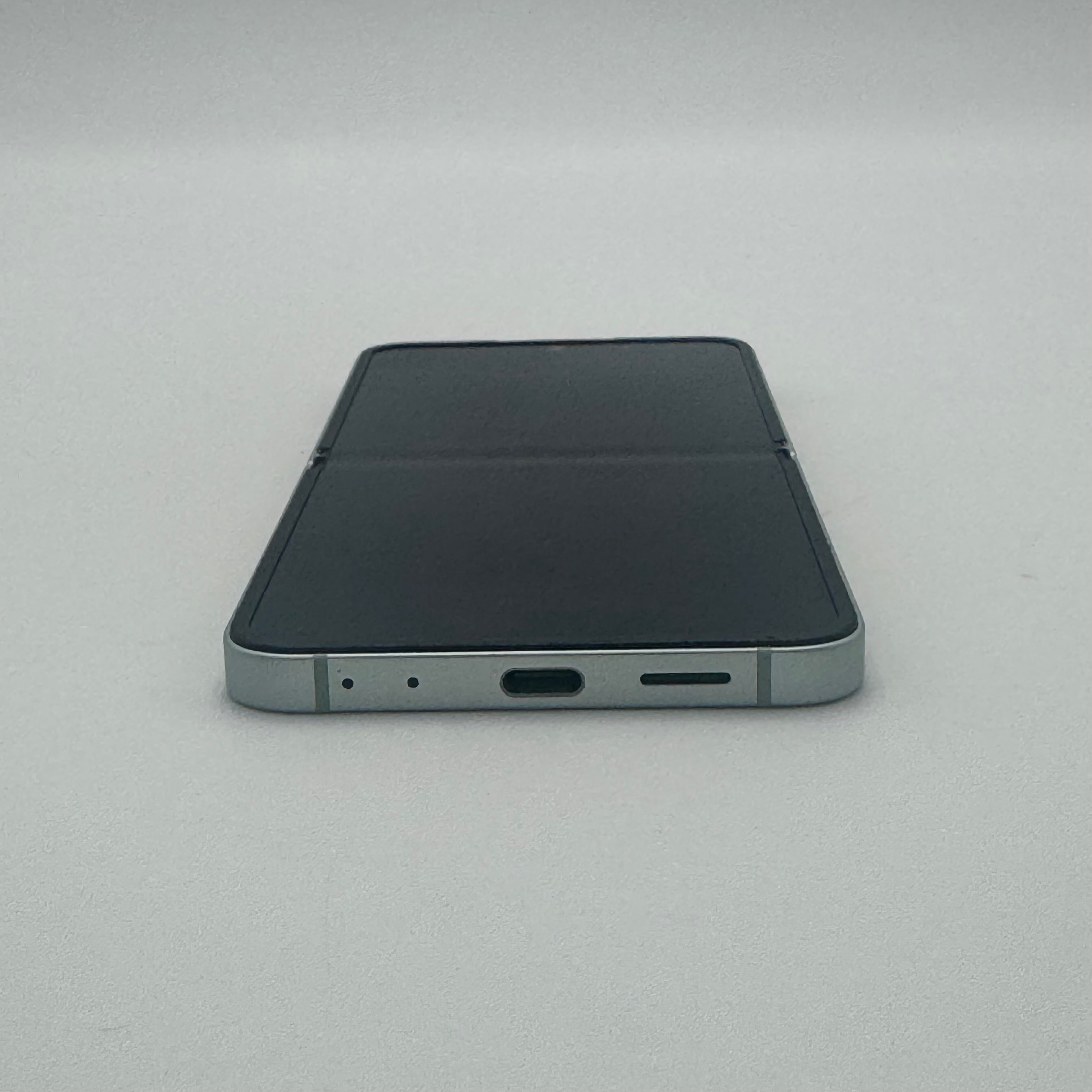 Samsung Galaxy Z Flip 6 512GB Unlocked Smartphone Green - Good Condition
