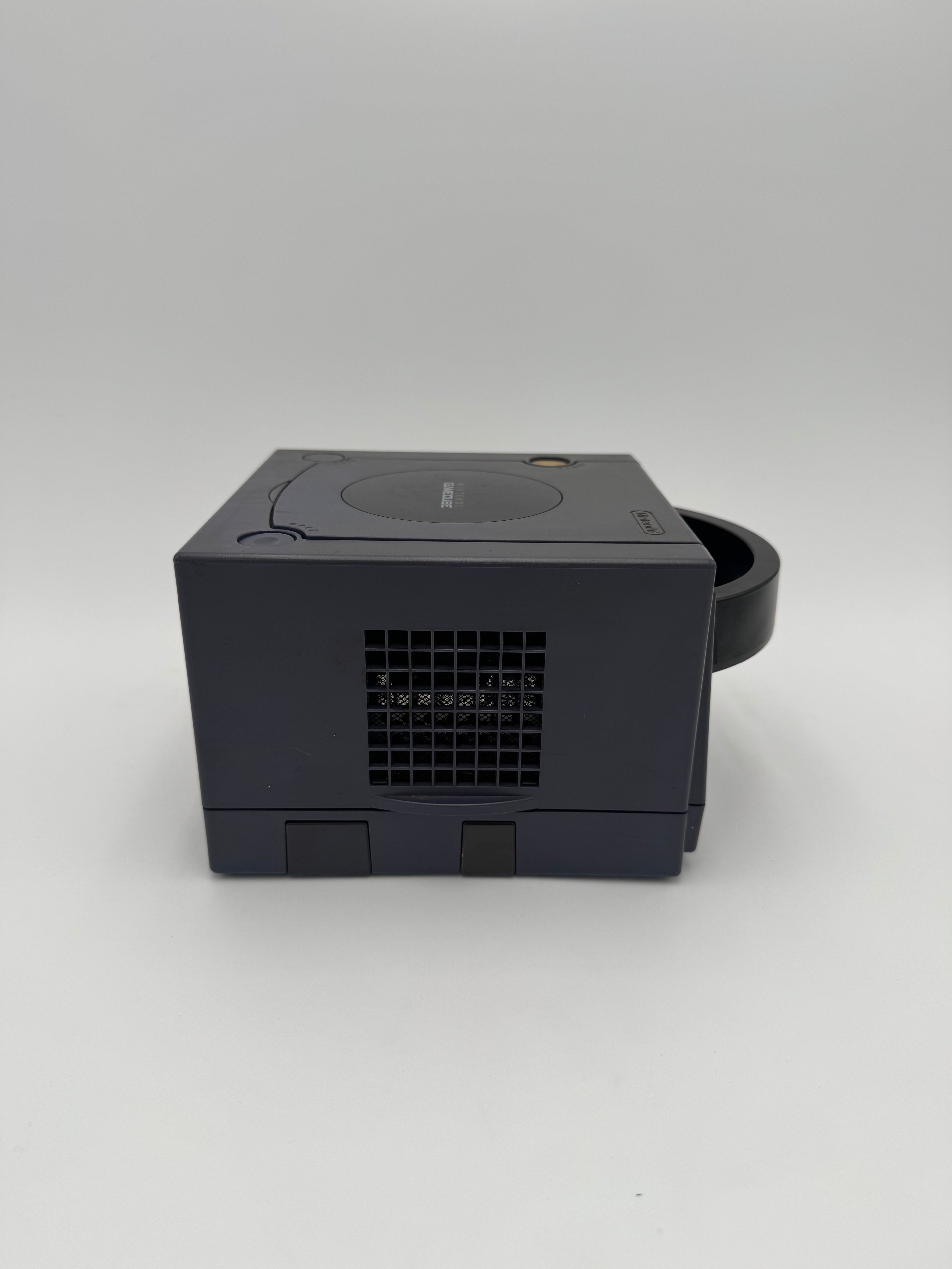 NY09-41481 Nintendo GameCube (DOL-001) 2001 Purple Console