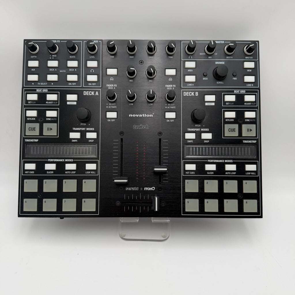 Novation Twitch Serato Itch Dj Controller power up