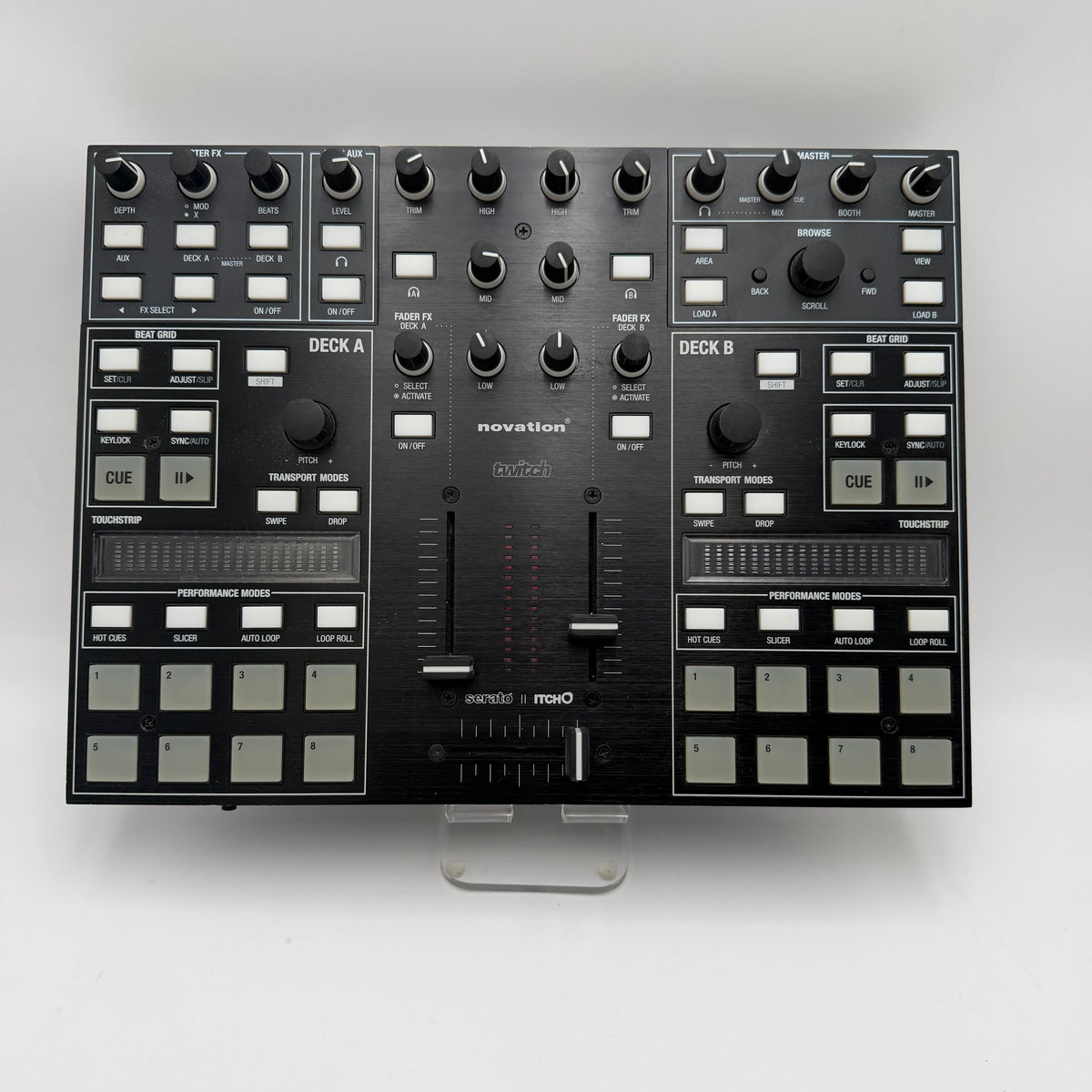 Novation Twitch Serato Itch Dj Controller power up