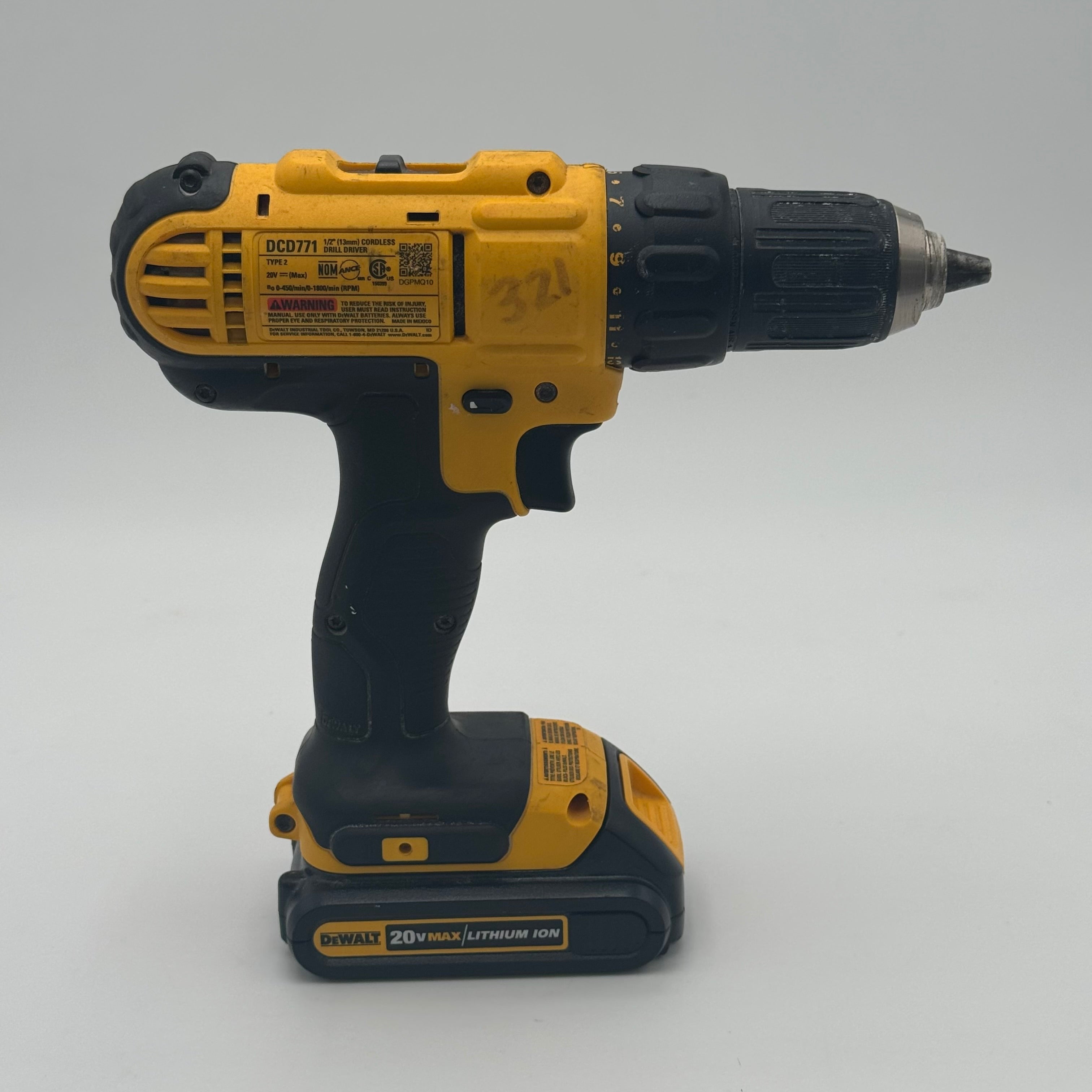 DeWalt DCD771 20V Max 1/2" in Cordless Drill Driver with Battery