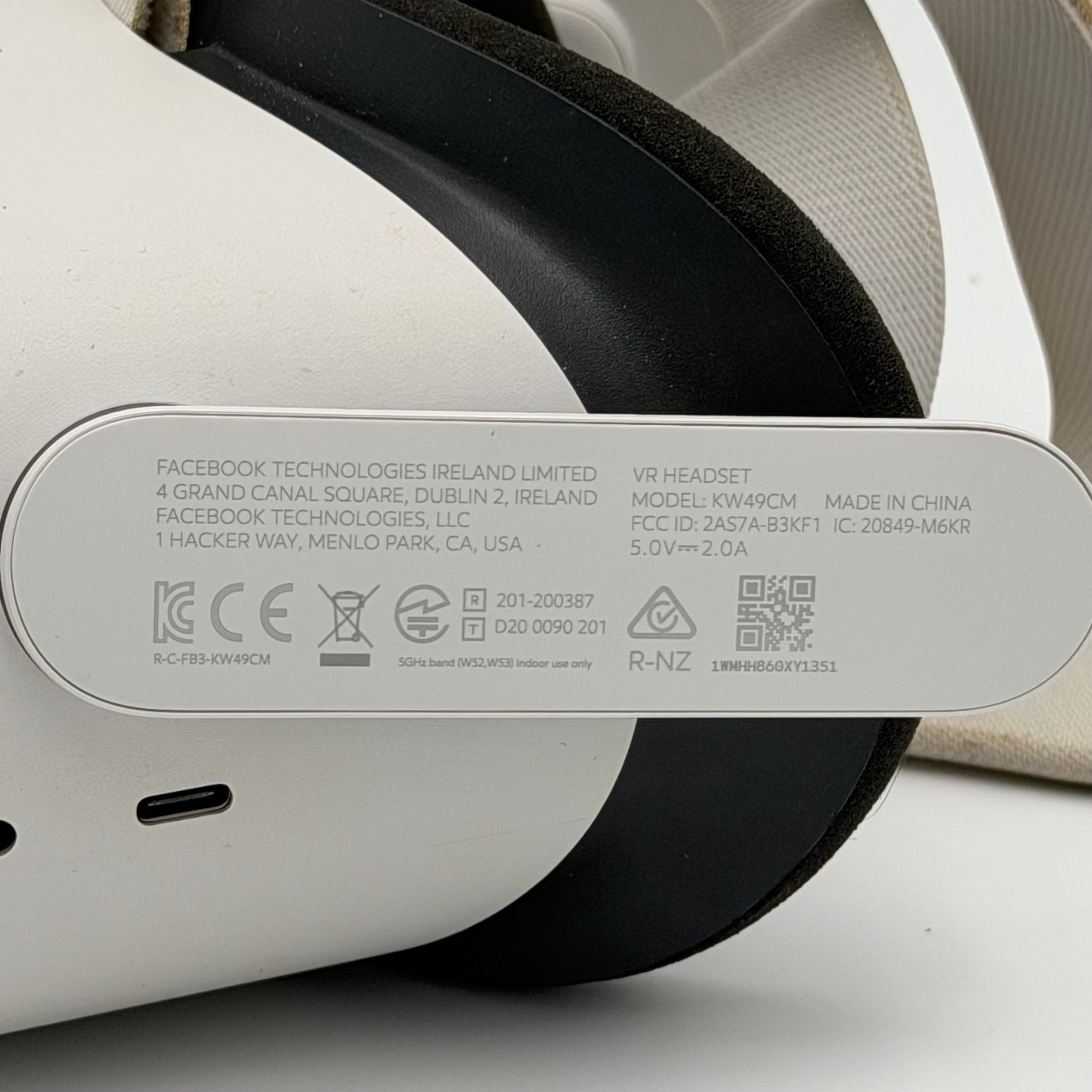 Meta Quest 2 VR Headset with Controllers 128gb
