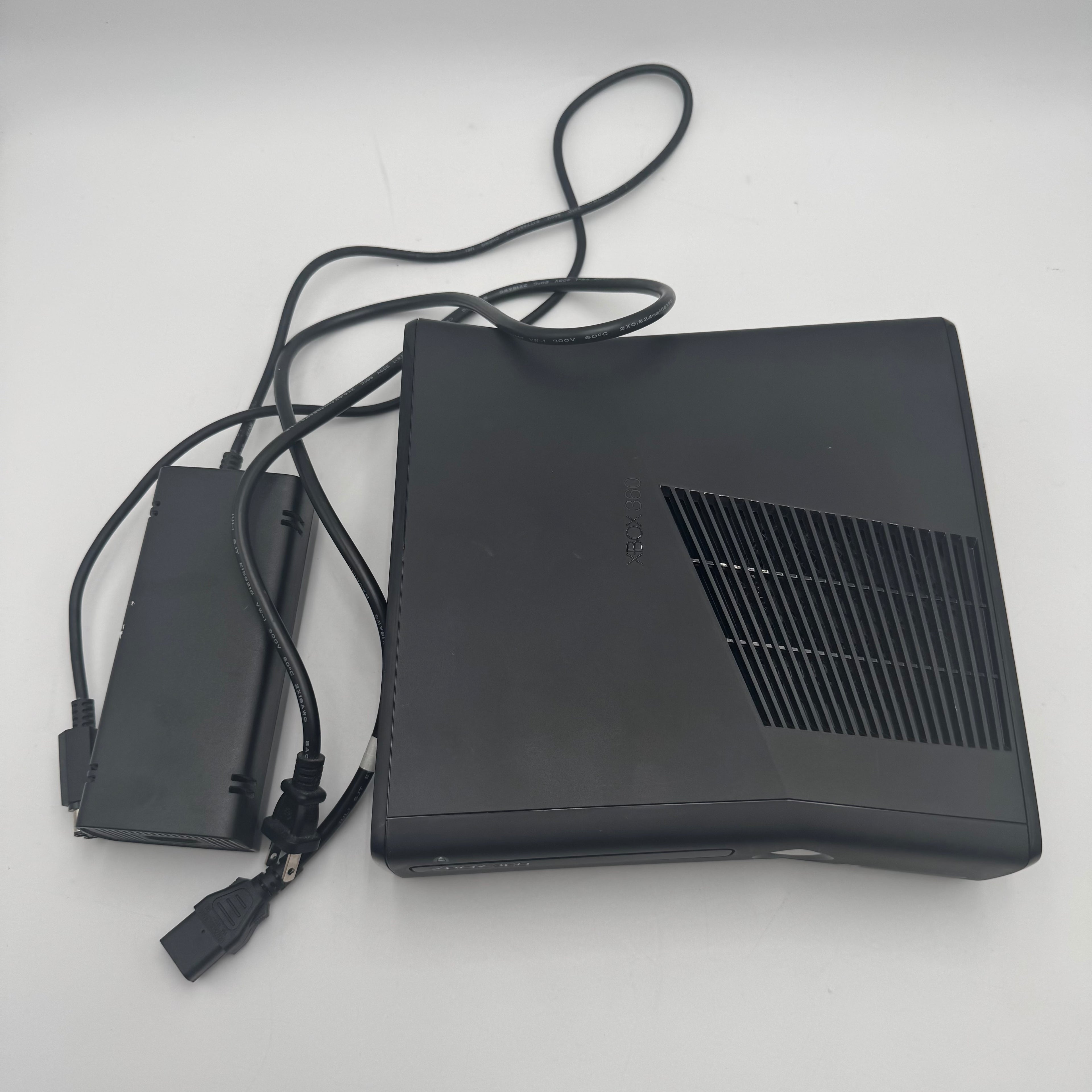 Microsoft Xbox 360 S (1439) 2010 4GB Console w/ Controller - Tested/Working