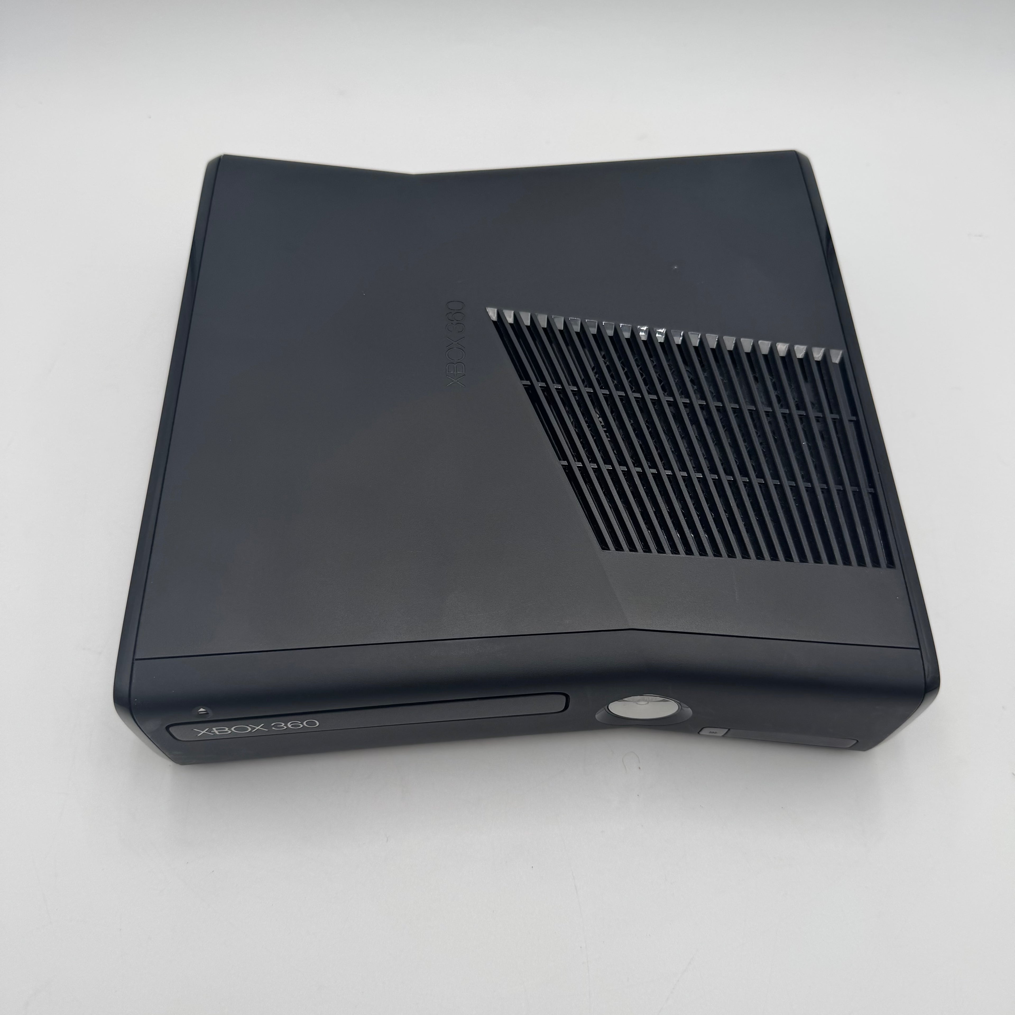 Microsoft Xbox 360 S (1439) 2010 4GB Console w/ Controller - Tested/Working