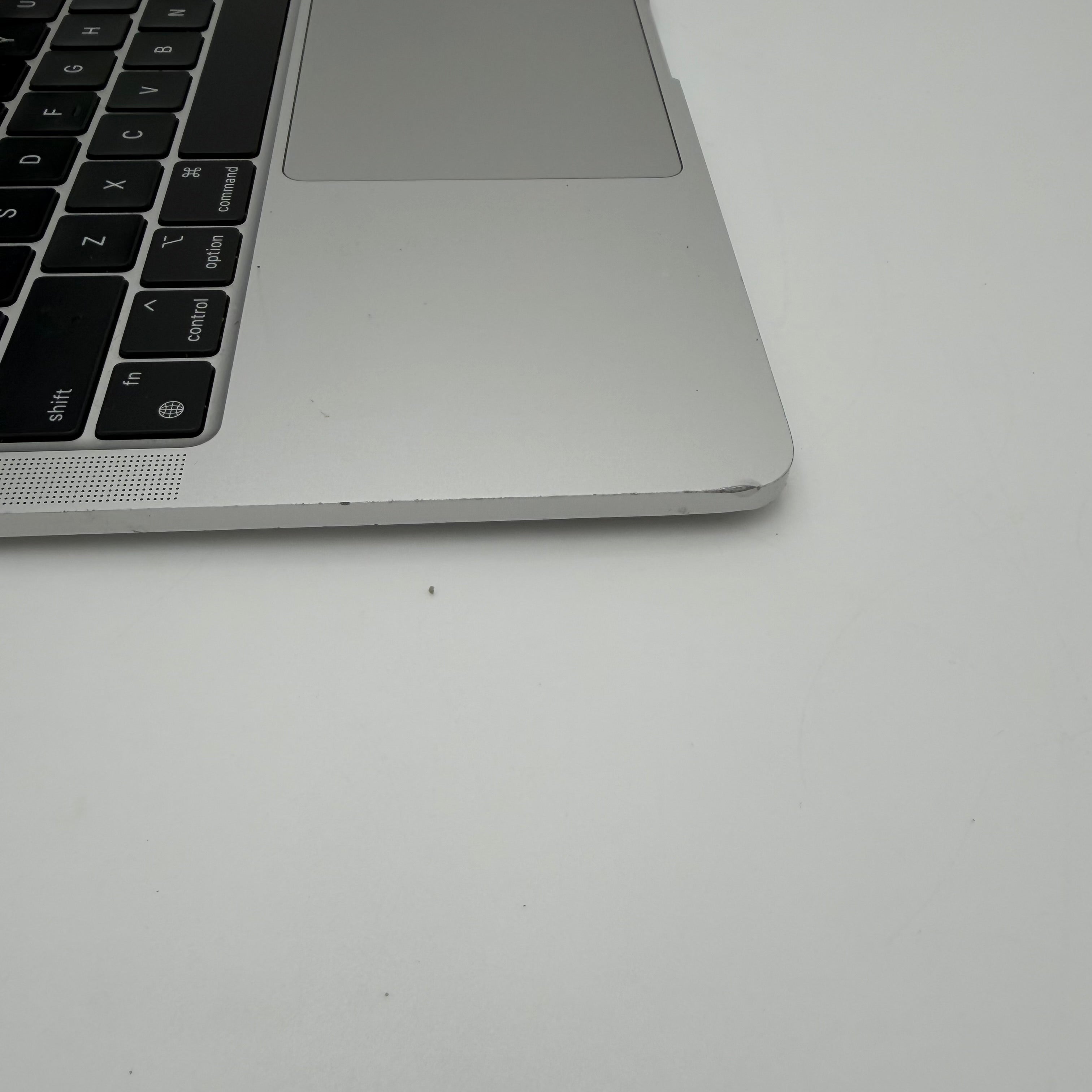 Apple MacBook Pro 13" 2020 - A2338 - M1 8-Core 3.20GHz -8GB - 256GB SSD Read