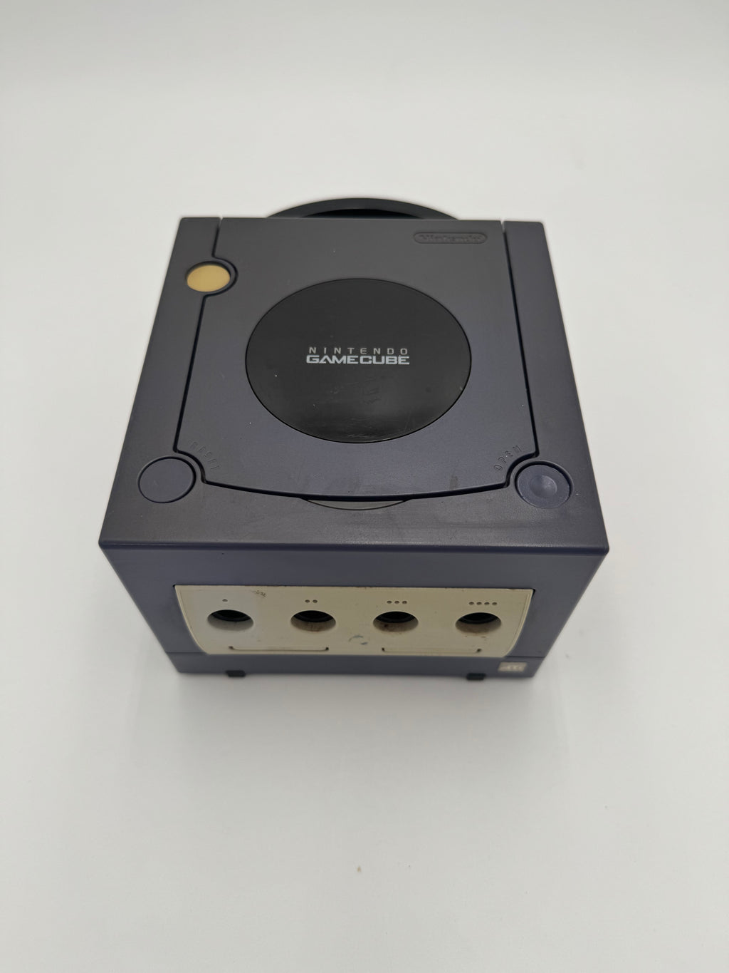 NY09-41481 Nintendo GameCube (DOL-001) 2001 Purple Console