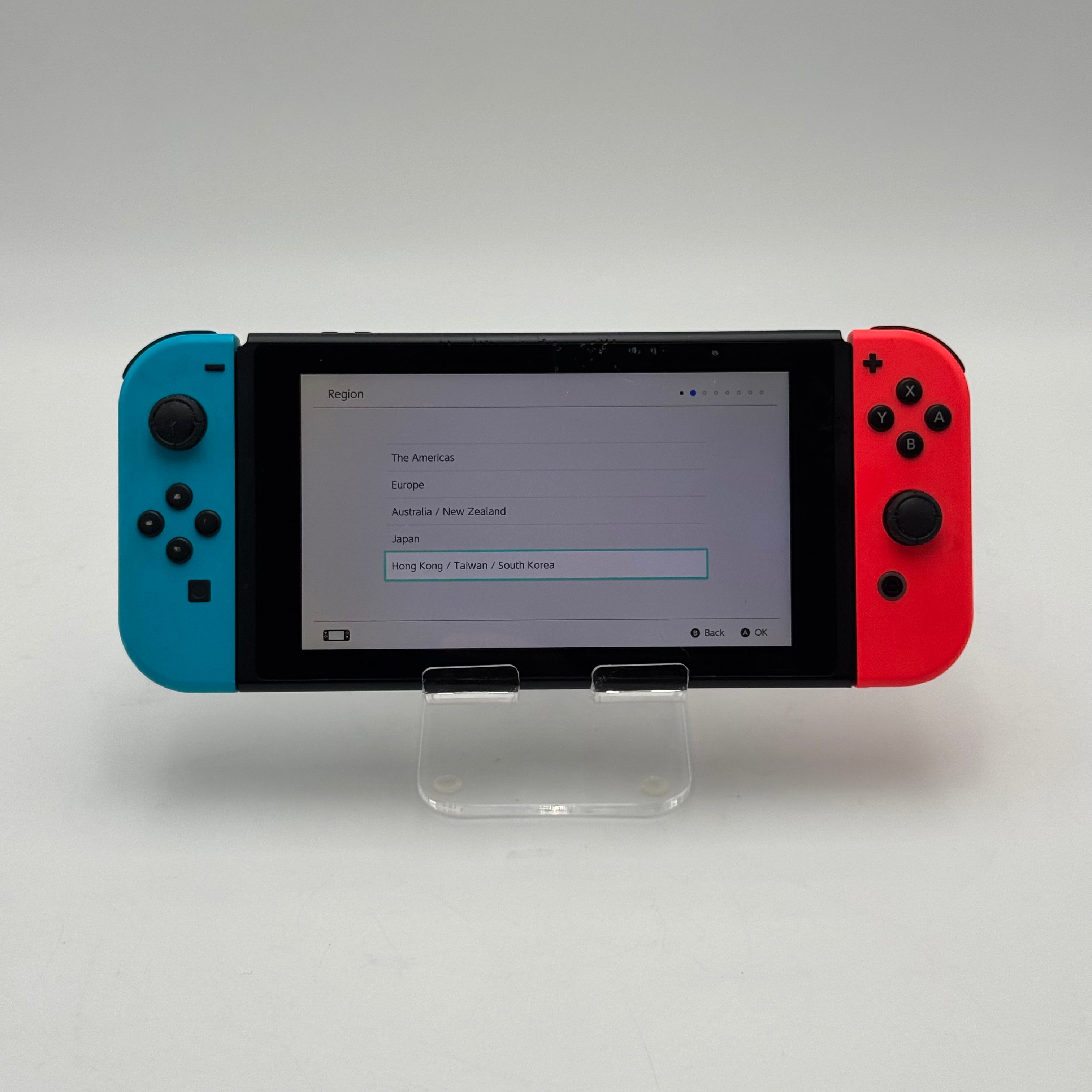 Nintendo Switch (HAC-001) 2017 Console Bundle - READ
