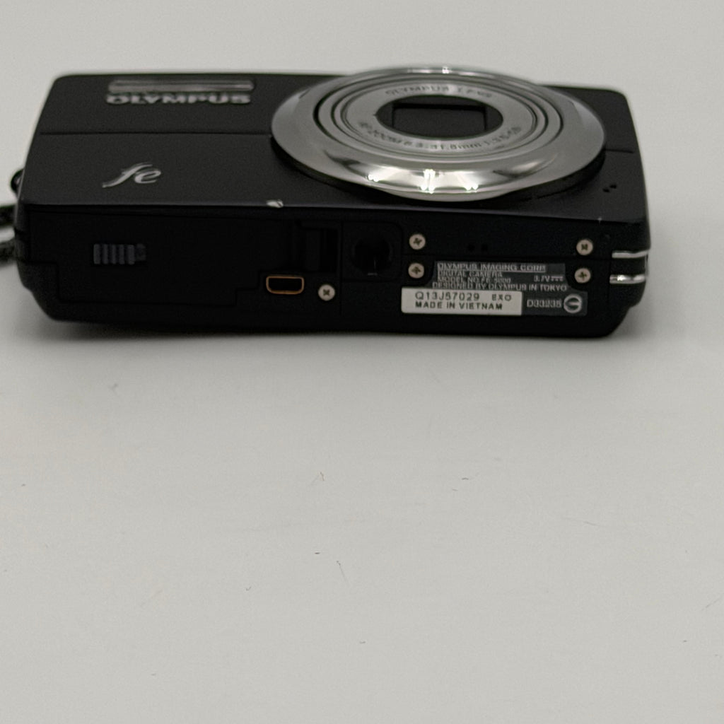 Olympus FE-5000 Digital Camera Untested W/ Bag Strap Charger No