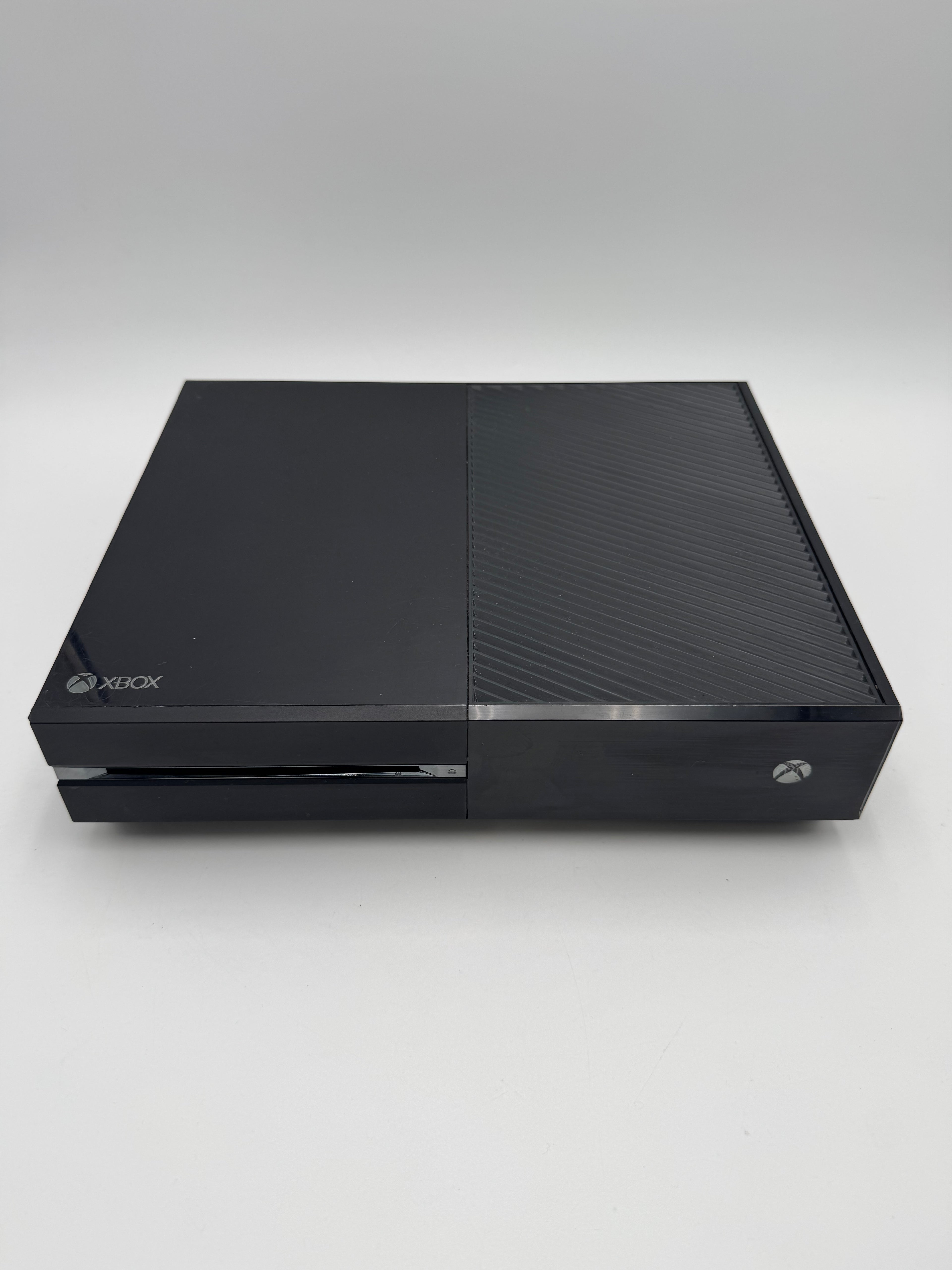 Microsoft Xbox One 500GB Black Used - B Video Game System