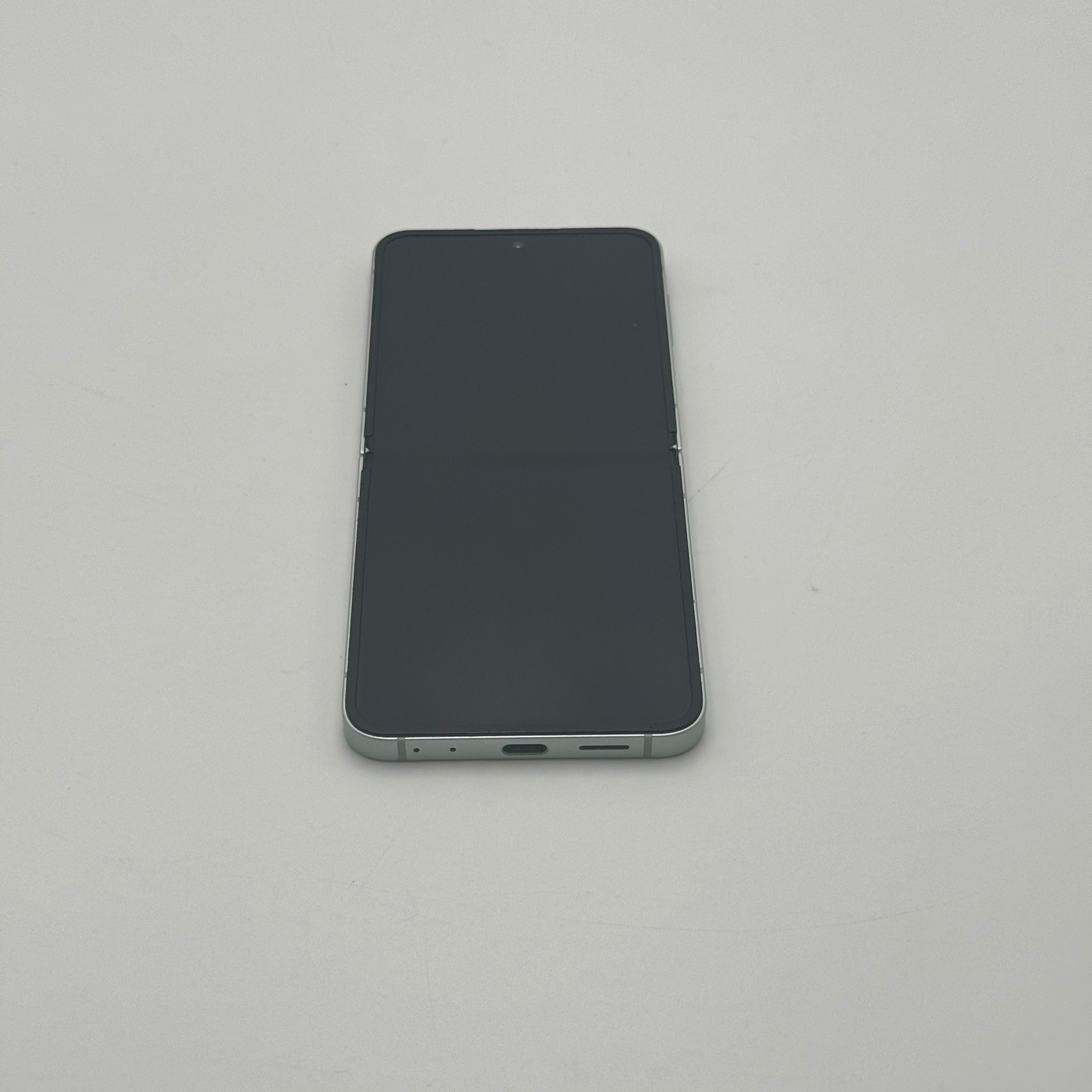 Samsung Galaxy Z Flip 6 512GB Unlocked Smartphone Green - Good Condition