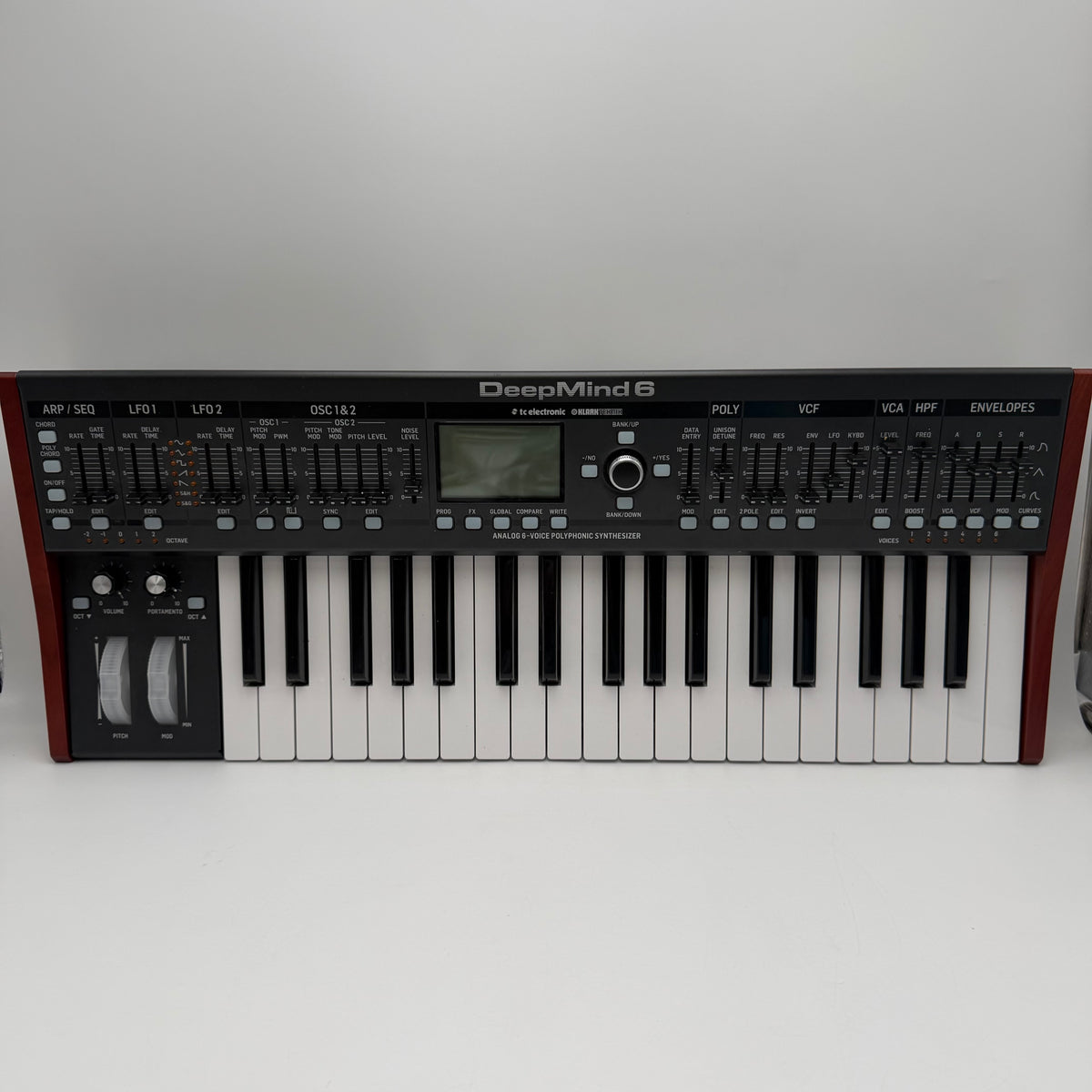 Behringer DeepMind 6 Pro Audio Synthesizer - Black