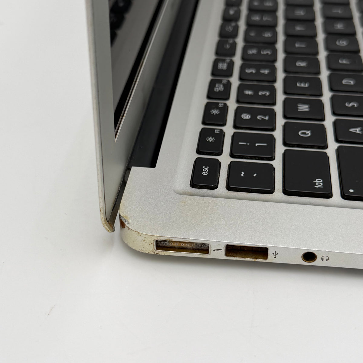 Apple MacBook Air  A1466 8Gb 128Gb  Laptop Broken - No Power
