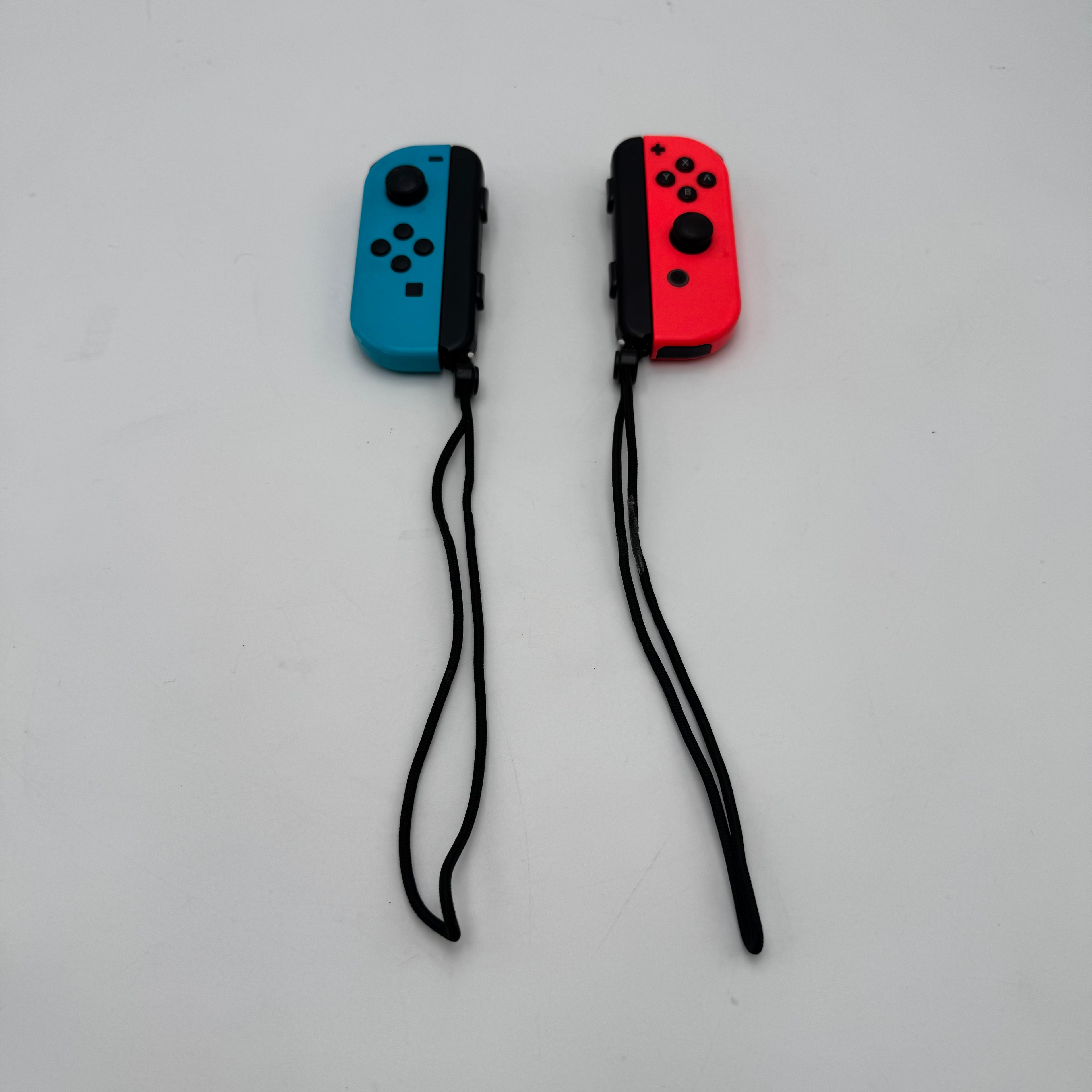 Nintendo Switch (HAC-001) 2017 Console Bundle - READ