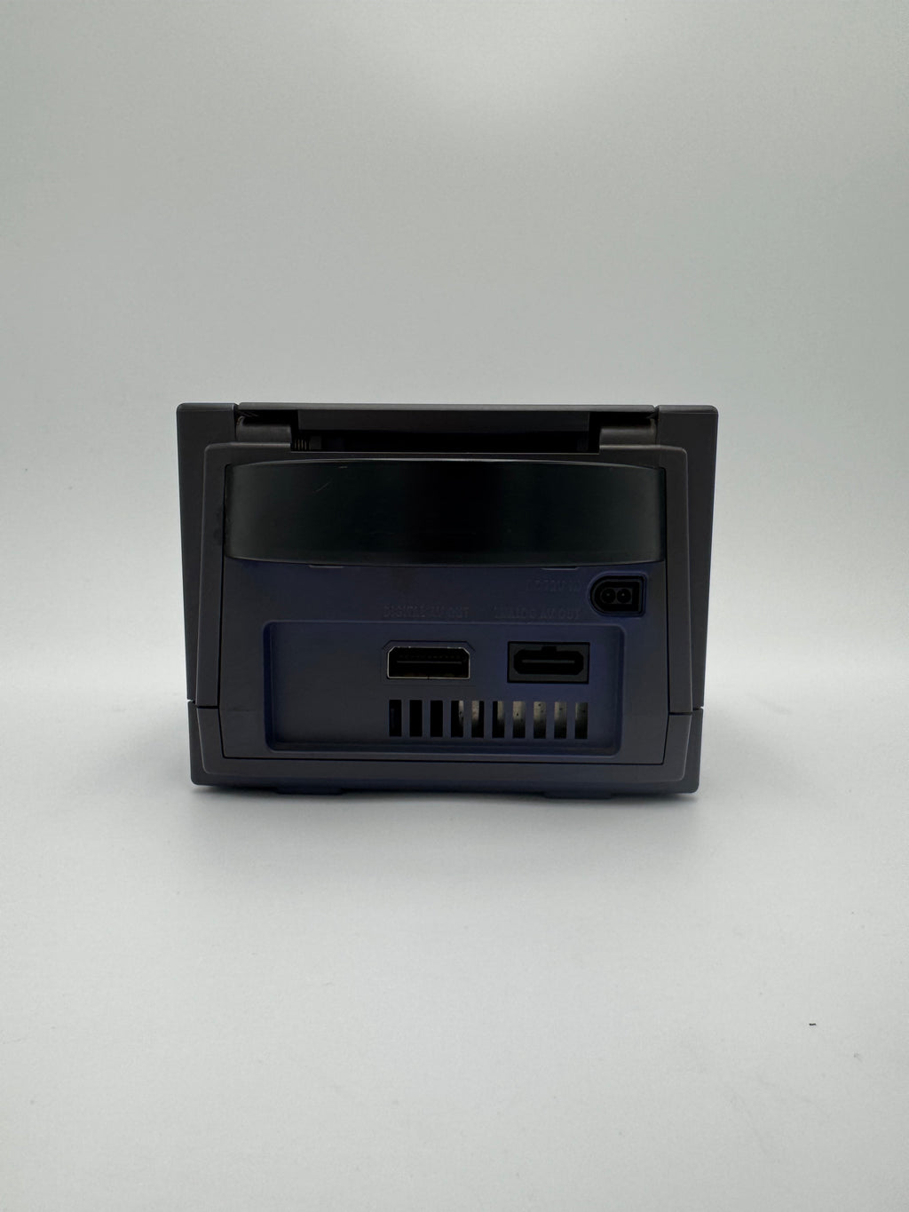 NY09-41481 Nintendo GameCube (DOL-001) 2001 Purple Console
