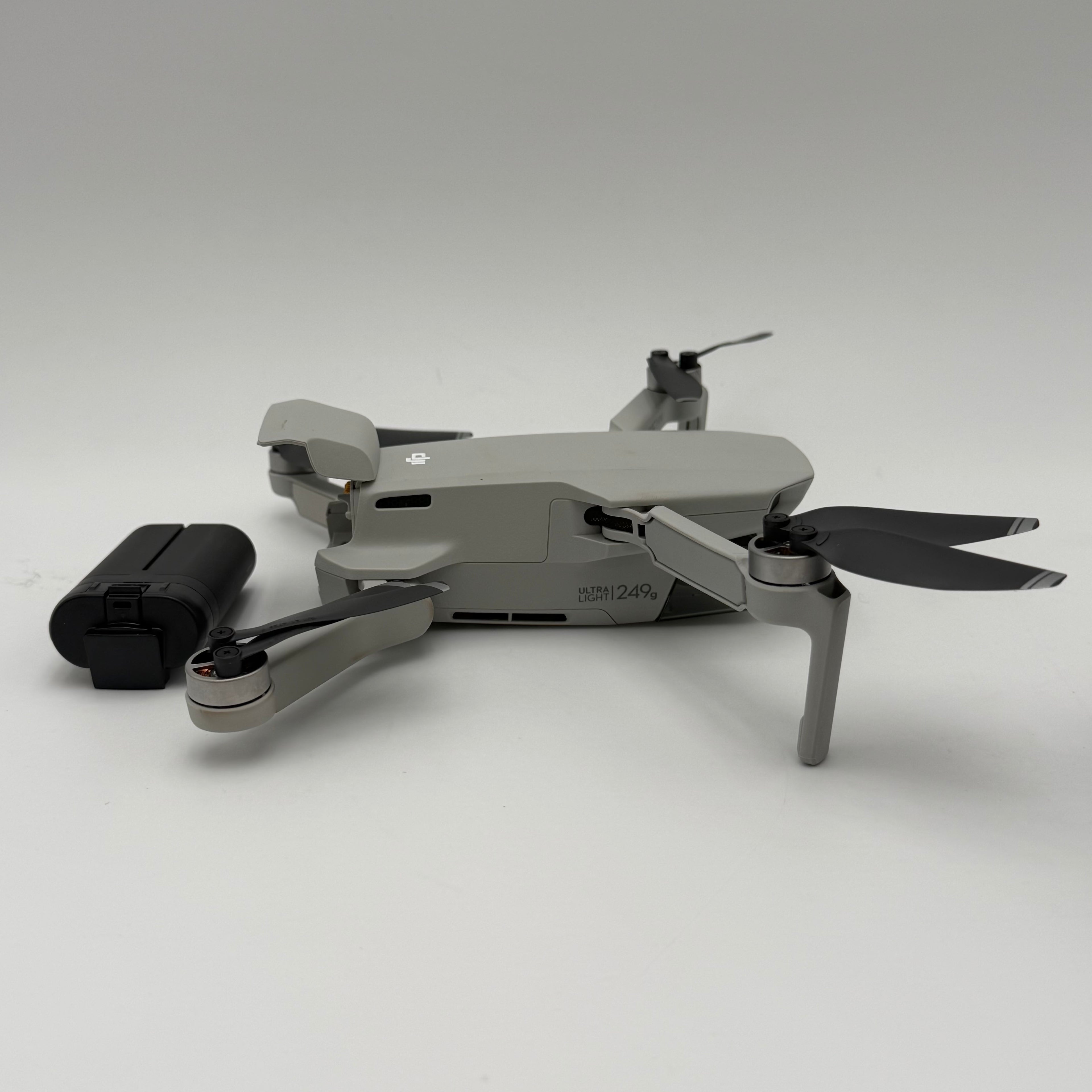 DJI MAVIC MINI DRONE UNBOUND 1 BATTERY ONLY 1 CABLE CONTROLLER CASE BLADE GUARDS