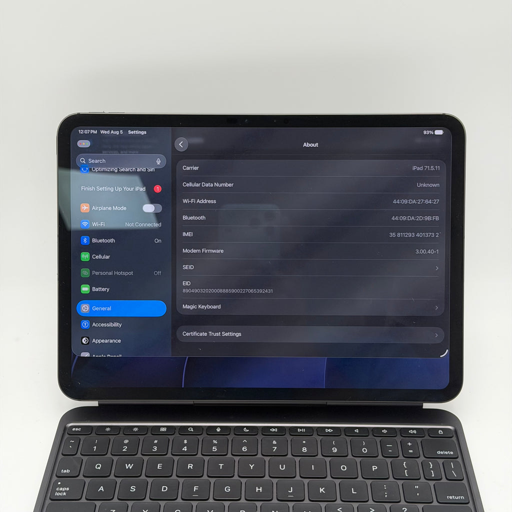 Apple iPad Pro 13in (M5) 256GB Black Wi‑Fi + Cellular UNLOCKED W/ Magic Keyboard