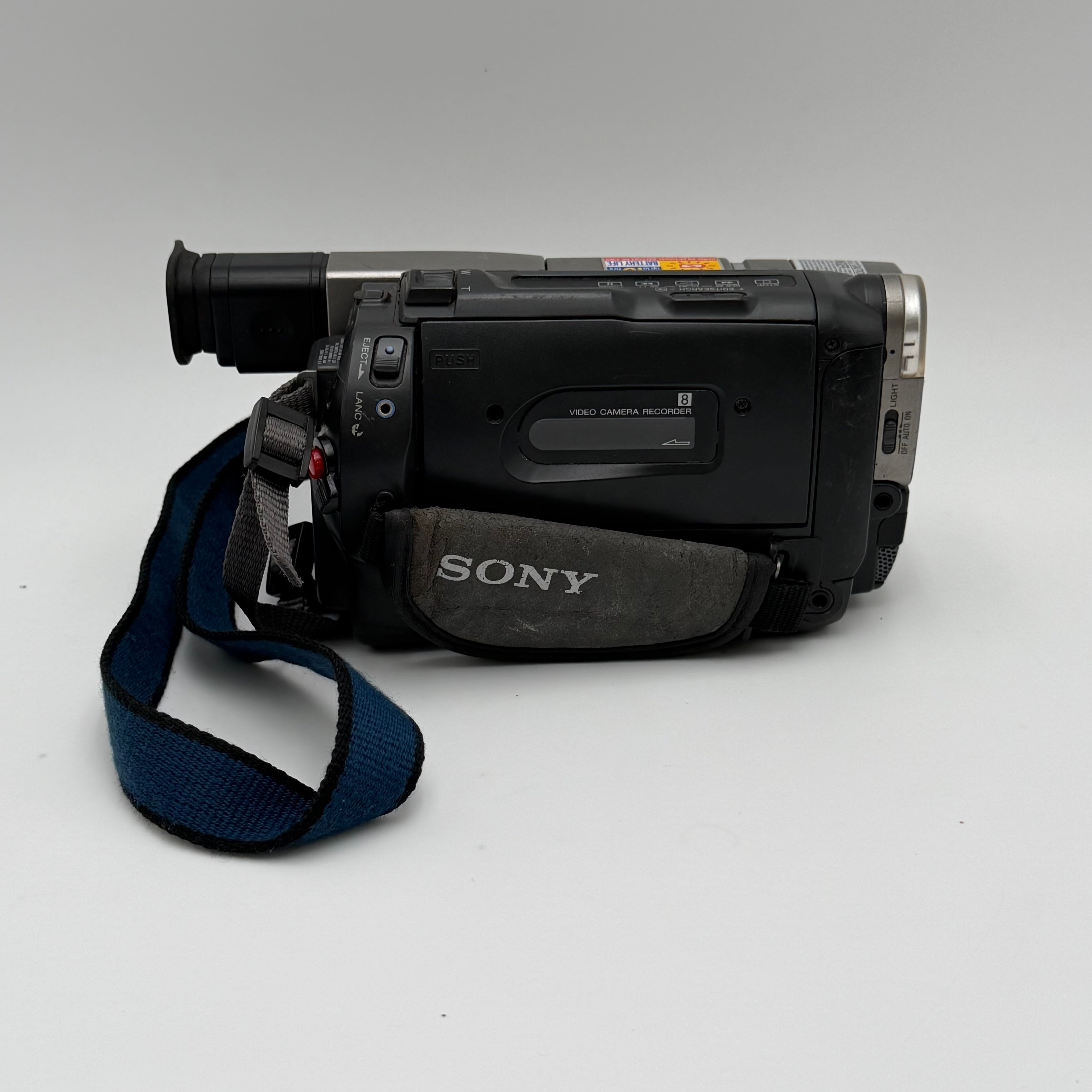 Sony Handycam CCD-TRV37 Video8 8mm Camcorder Player Night Vision Black