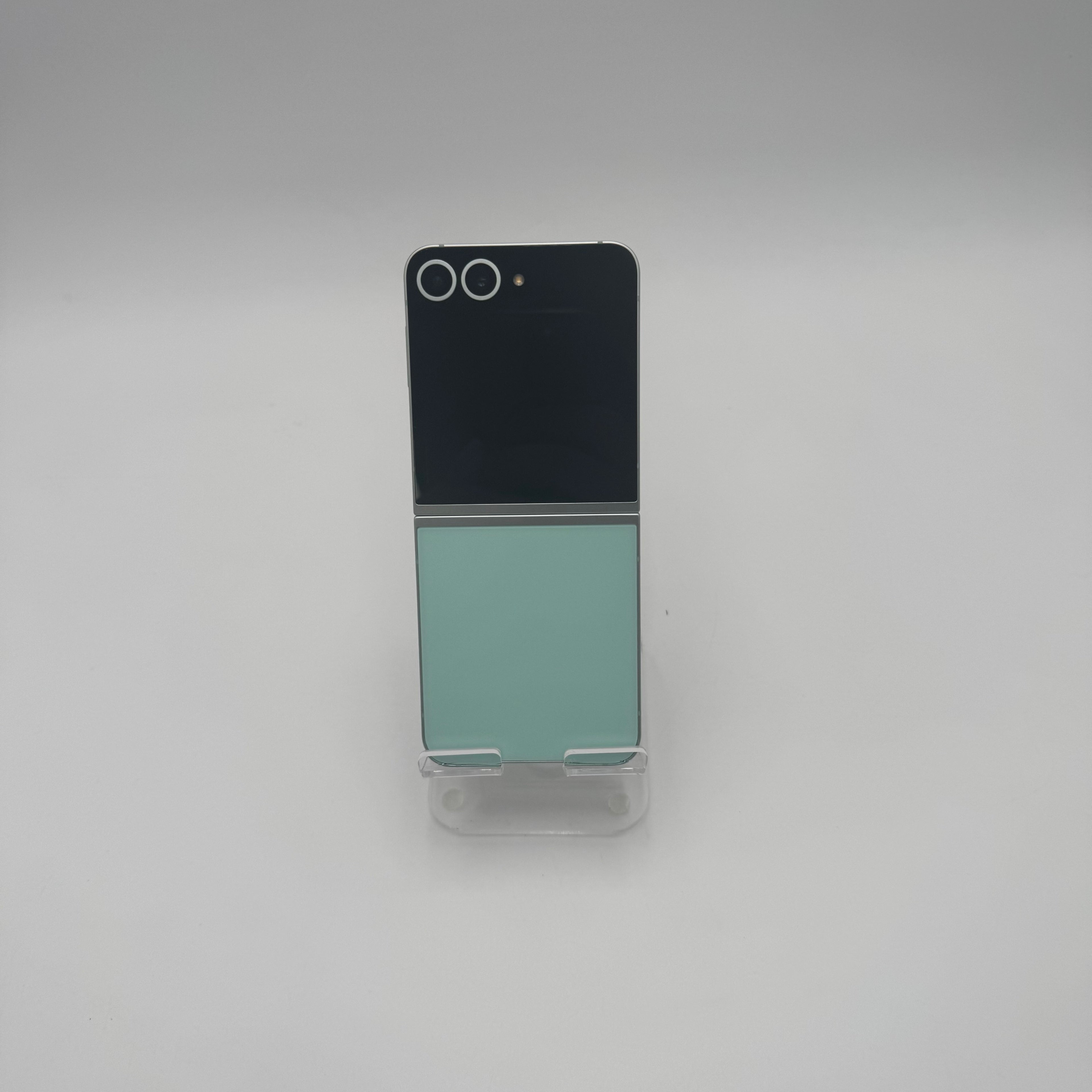 Samsung Galaxy Z Flip 6 512GB Unlocked Smartphone Green - Good Condition