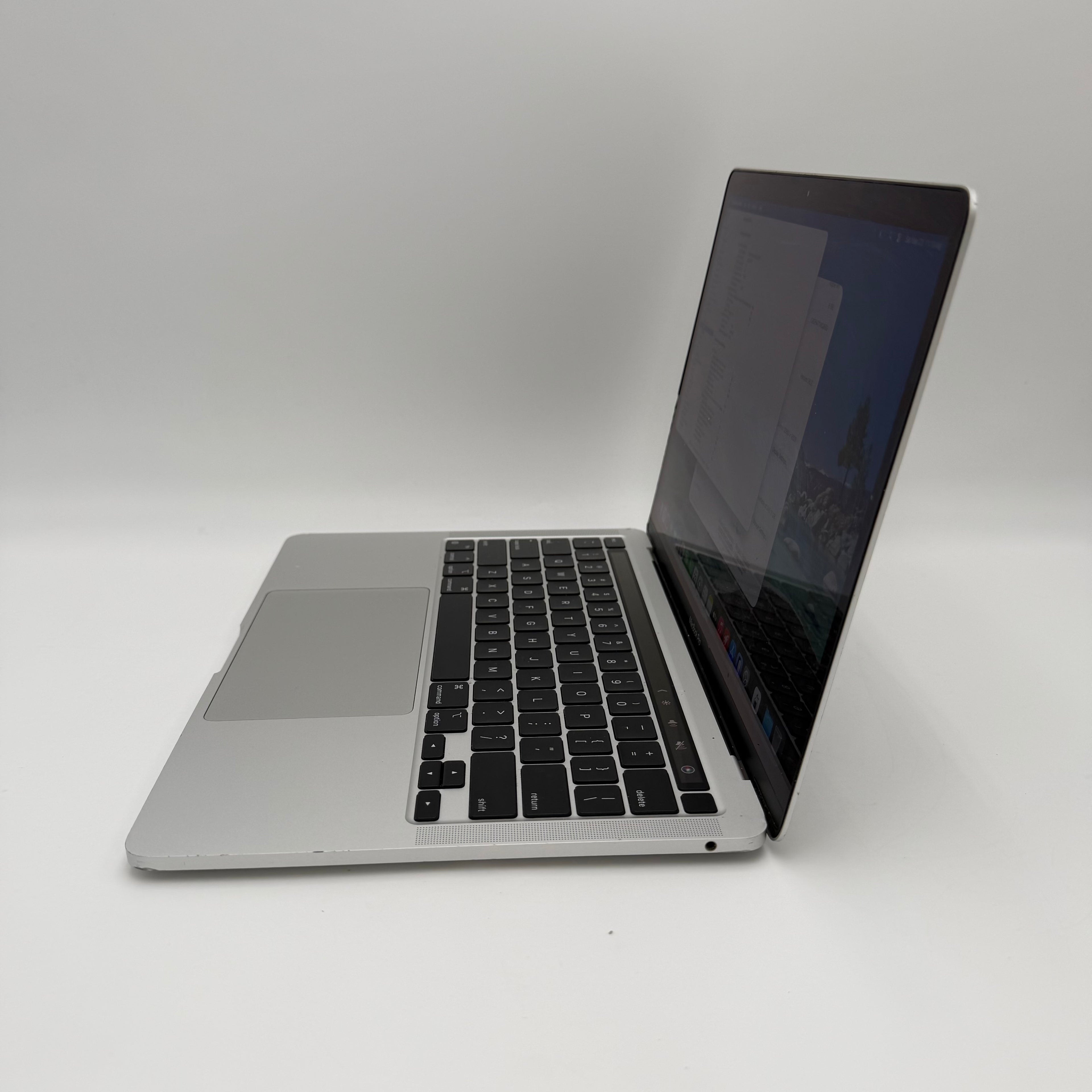 Apple MacBook Pro 13" 2020 - A2338 - M1 8-Core 3.20GHz -8GB - 256GB SSD Read