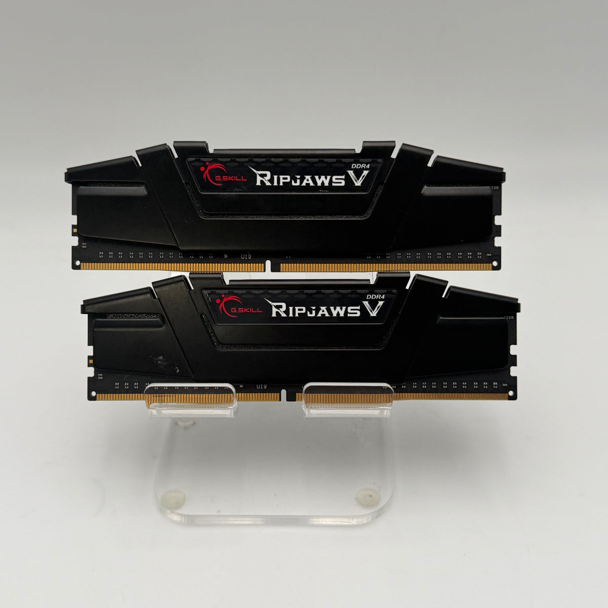 G.SKILL RIPJAW V DDR4 F4-3200C16D-16GVKB Black Used - A