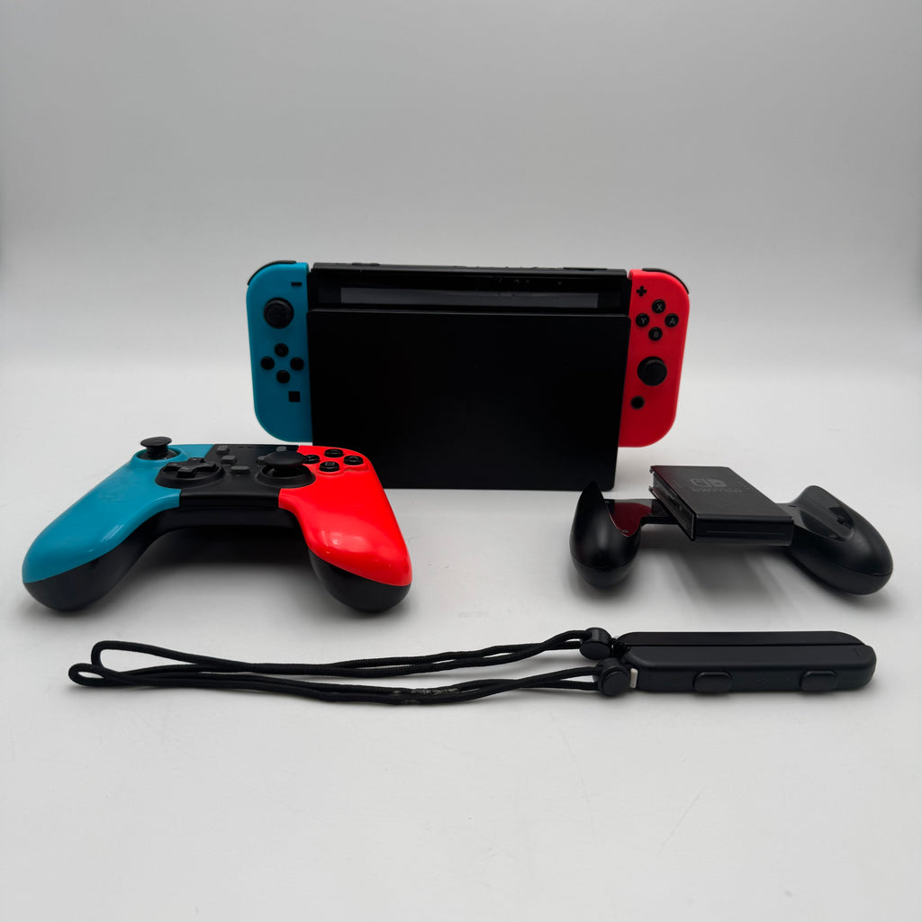 Nintendo Switch (HAC-001) 2017 Console Bundle - READ