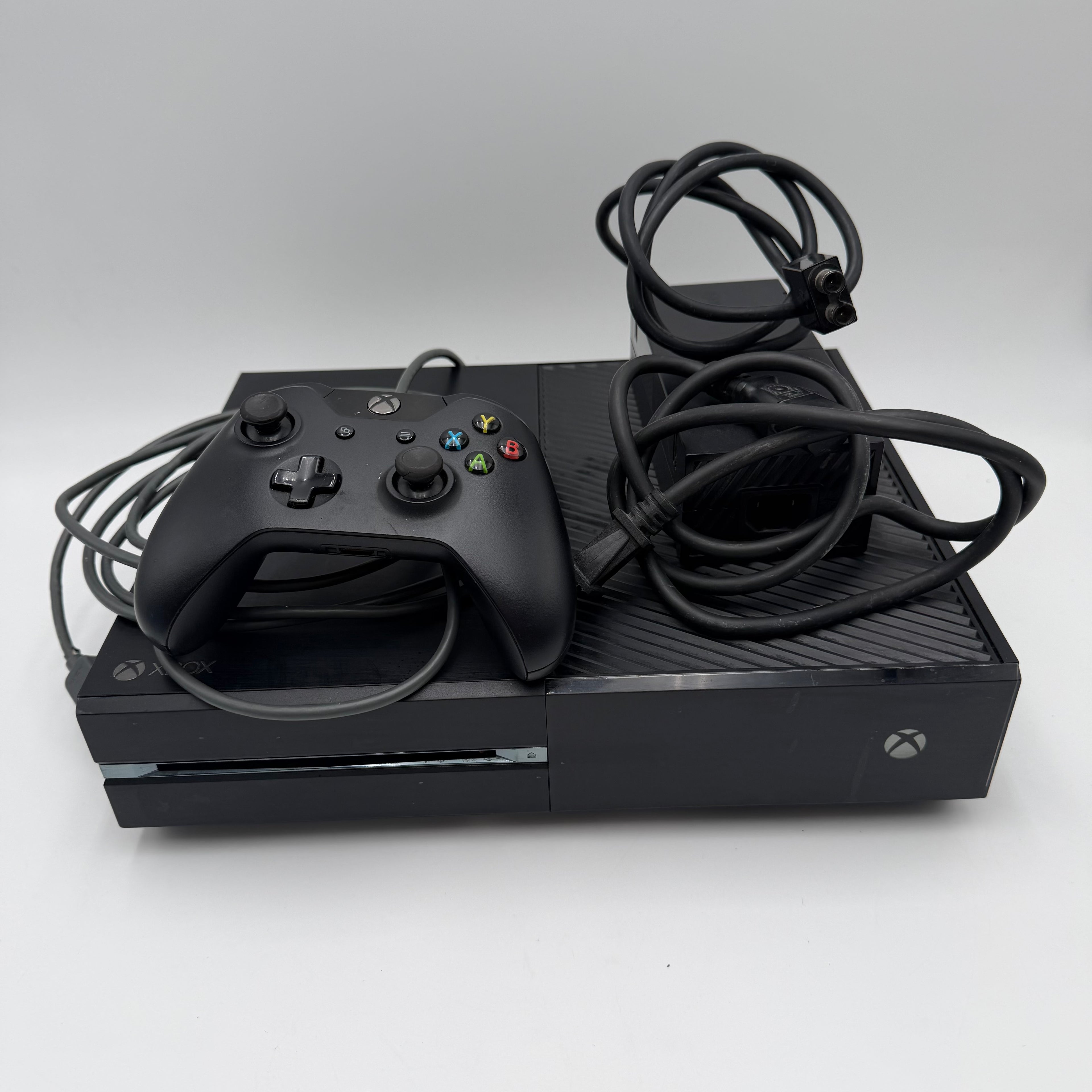 Microsoft Xbox One (1540) 2013 500GB Black Console with Controller and HDMI Cable