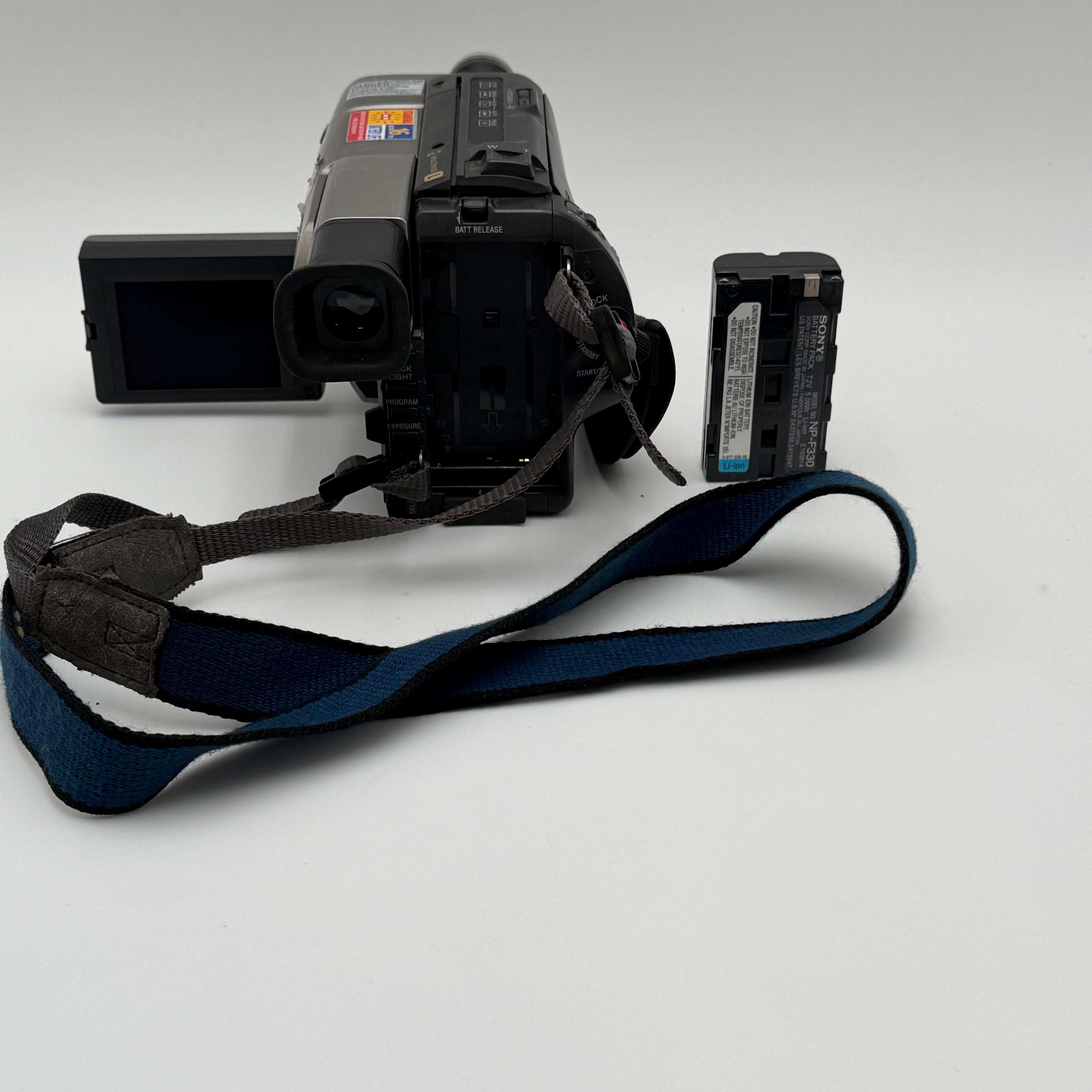 Sony Handycam CCD-TRV37 Video8 8mm Camcorder Player Night Vision Black