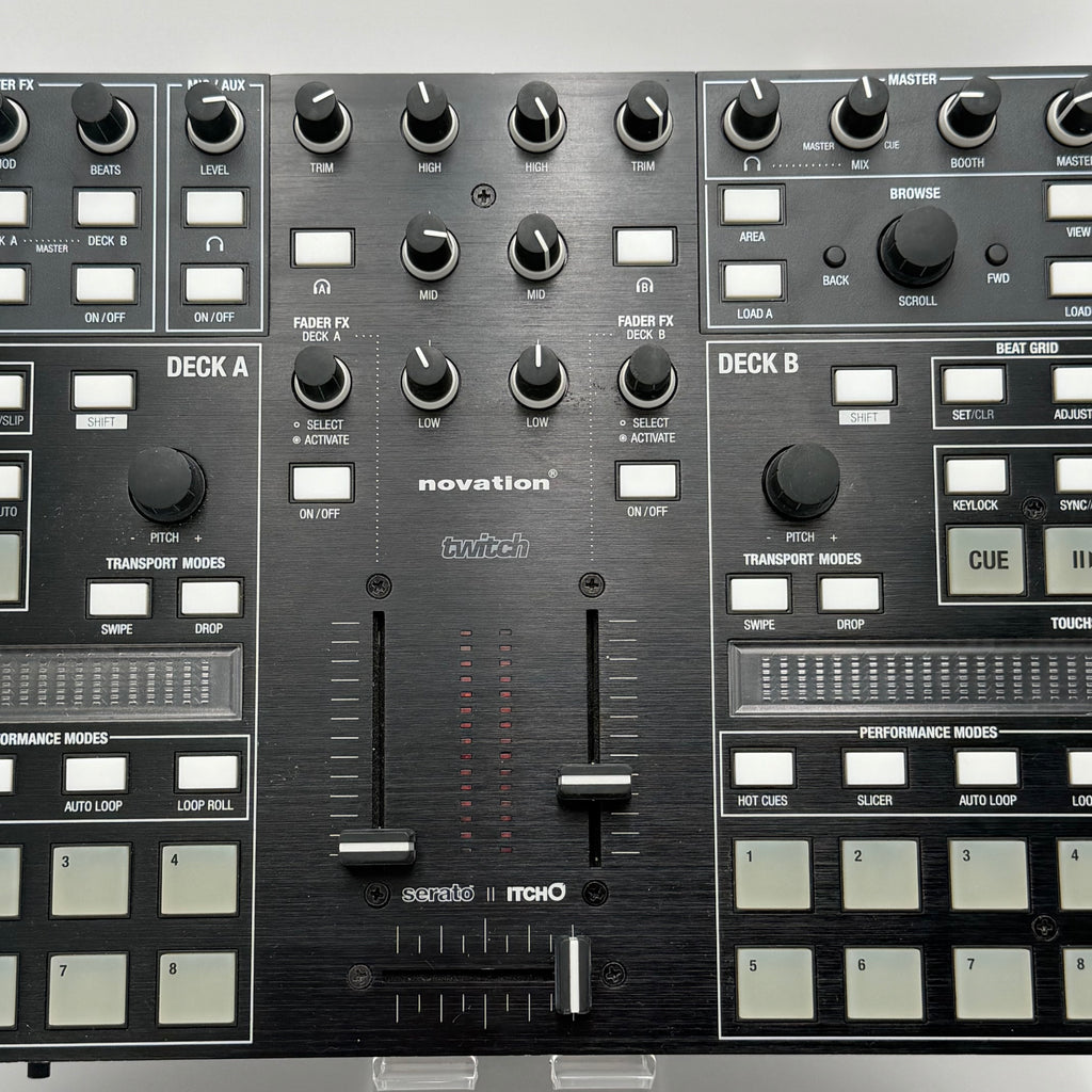 Novation Twitch Serato Itch Dj Controller power up