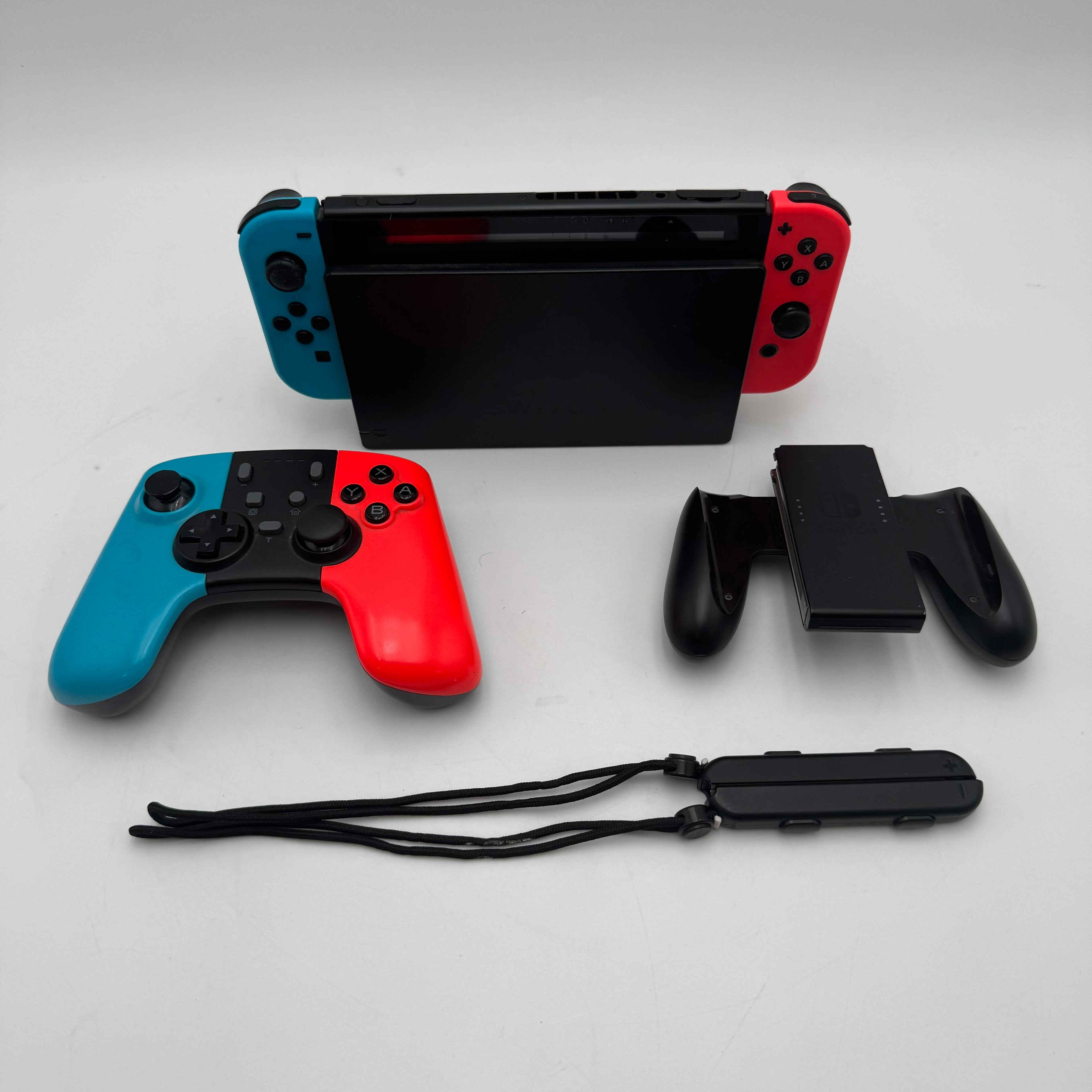 Nintendo Switch (HAC-001) 2017 Console Bundle - READ