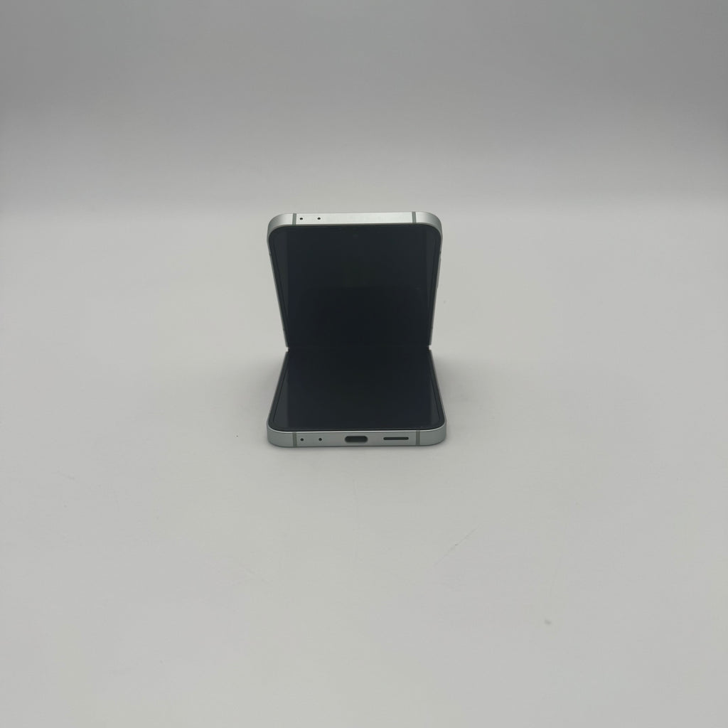 Samsung Galaxy Z Flip 6 512GB Unlocked Smartphone Green - Good Condition
