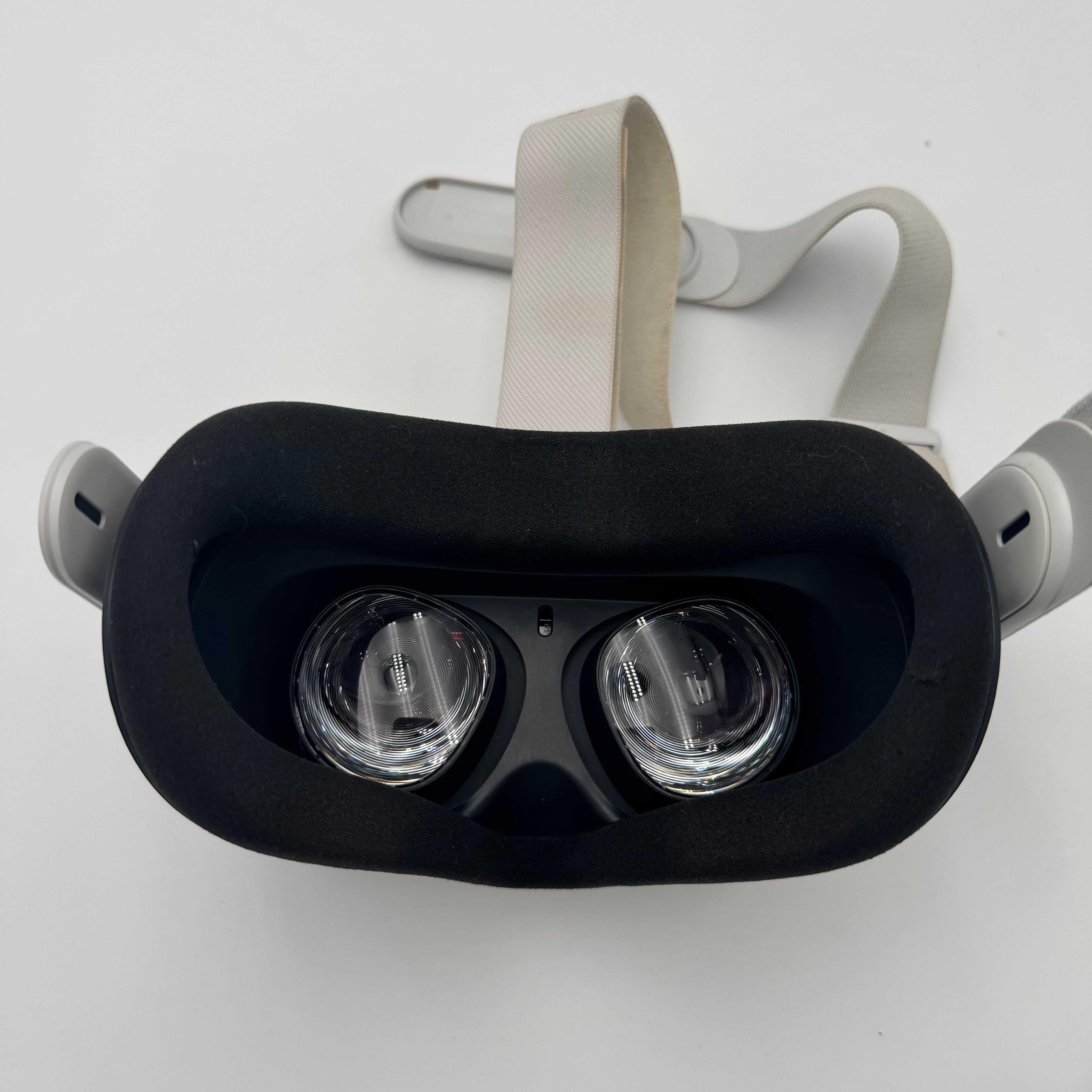 Oculus Quest 2 256GB VR Headset w/ Controllers & Anker Charging Dock Tested Work