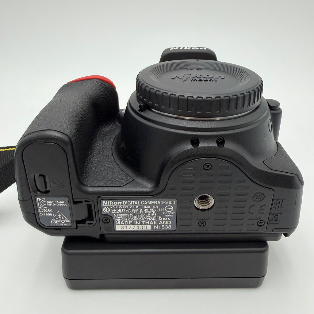 Nikon D5600 24.2 MP DSLR Camera - Black w/ 18-55mm, 70-300mm - FREE SHIPPING