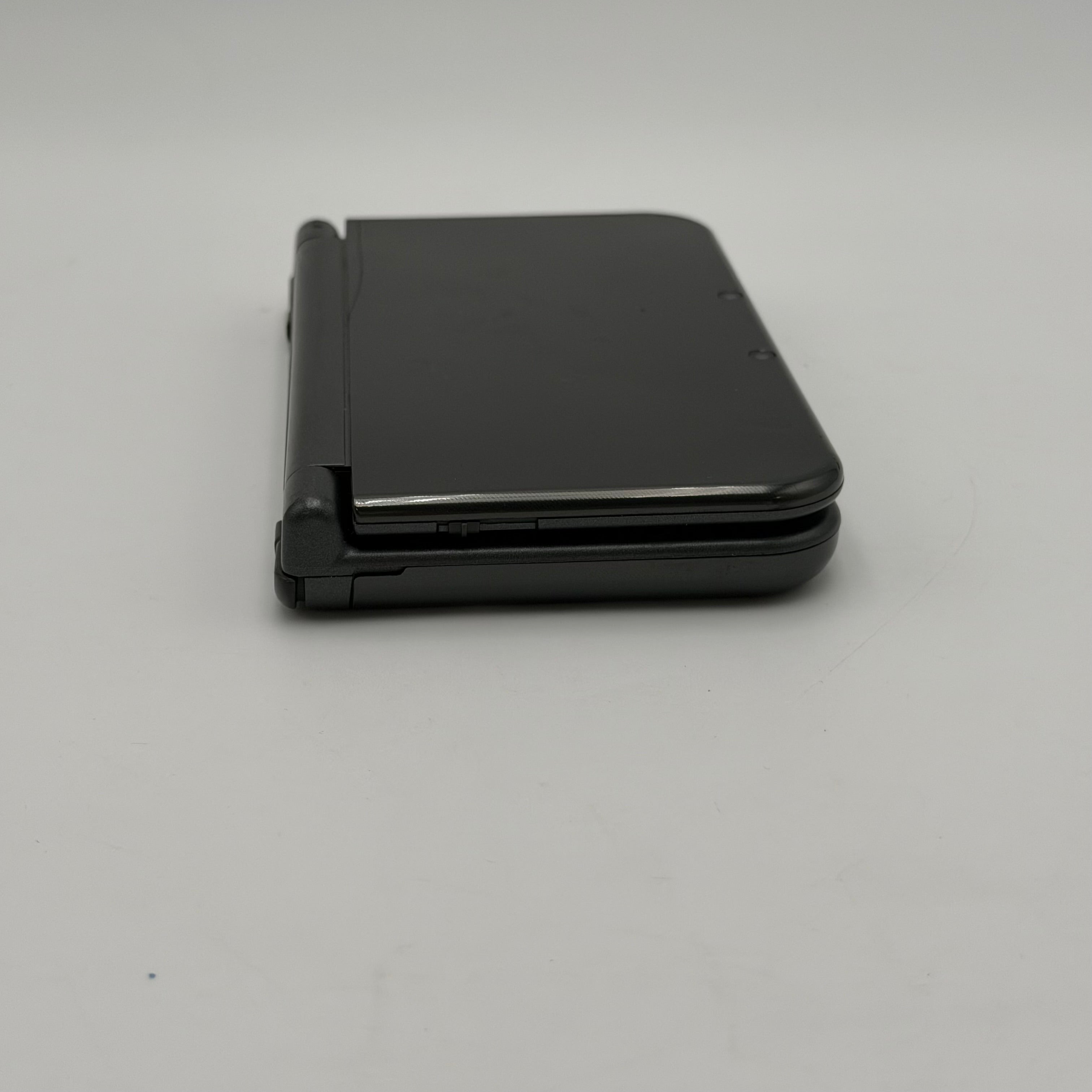 New Nintendo 3DS XL Black RED-001 - For Parts / Repairs