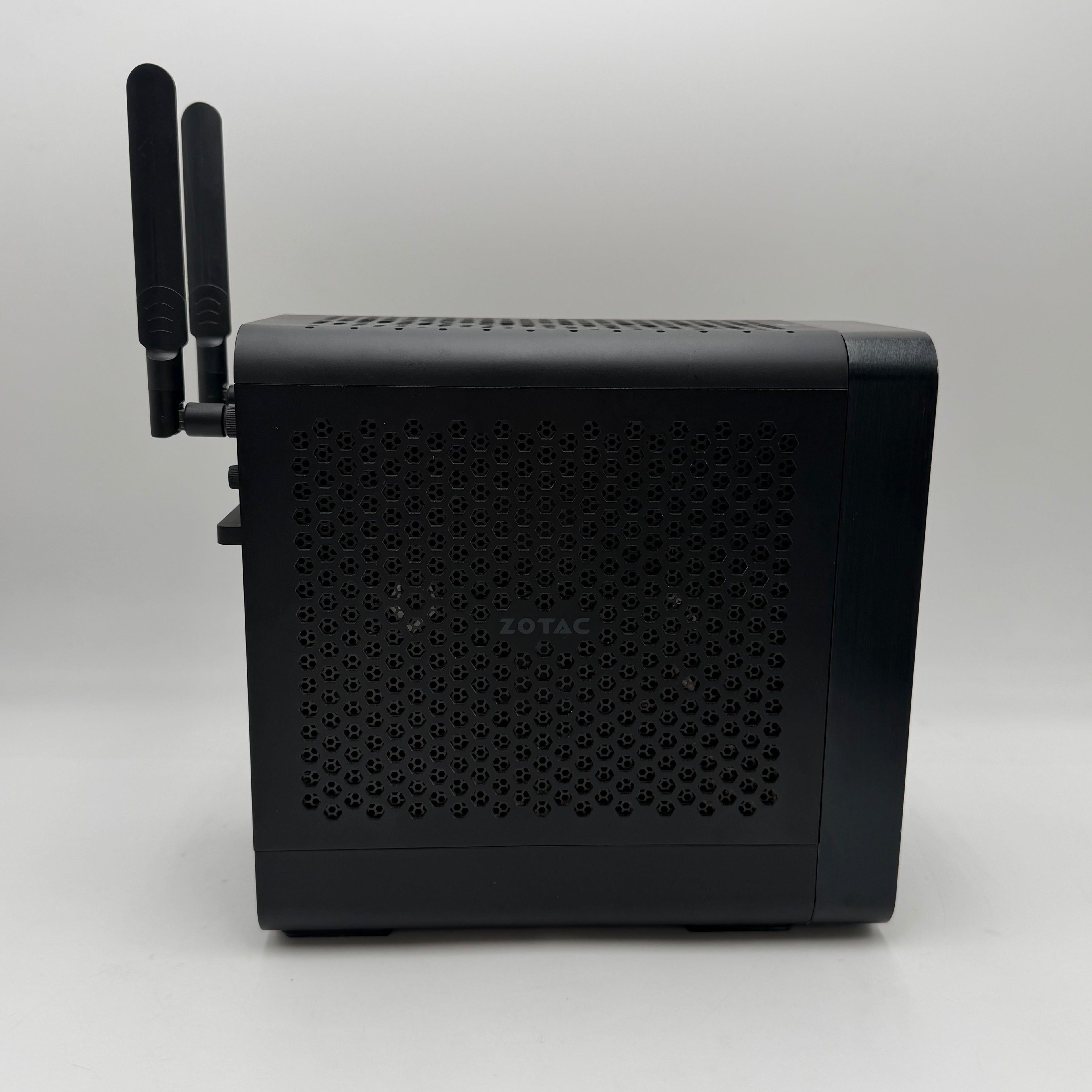 Zotac Zbox Magnus One 3070 i5 16GB Mini PC - Read