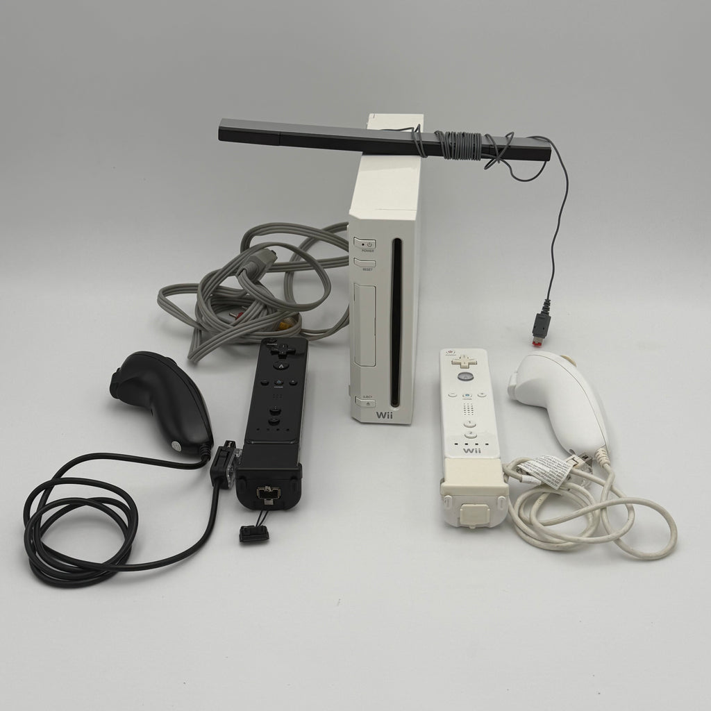 Nintendo Wii RVL-001 Console Bundle + 2 controllers and nunchucks + carry case