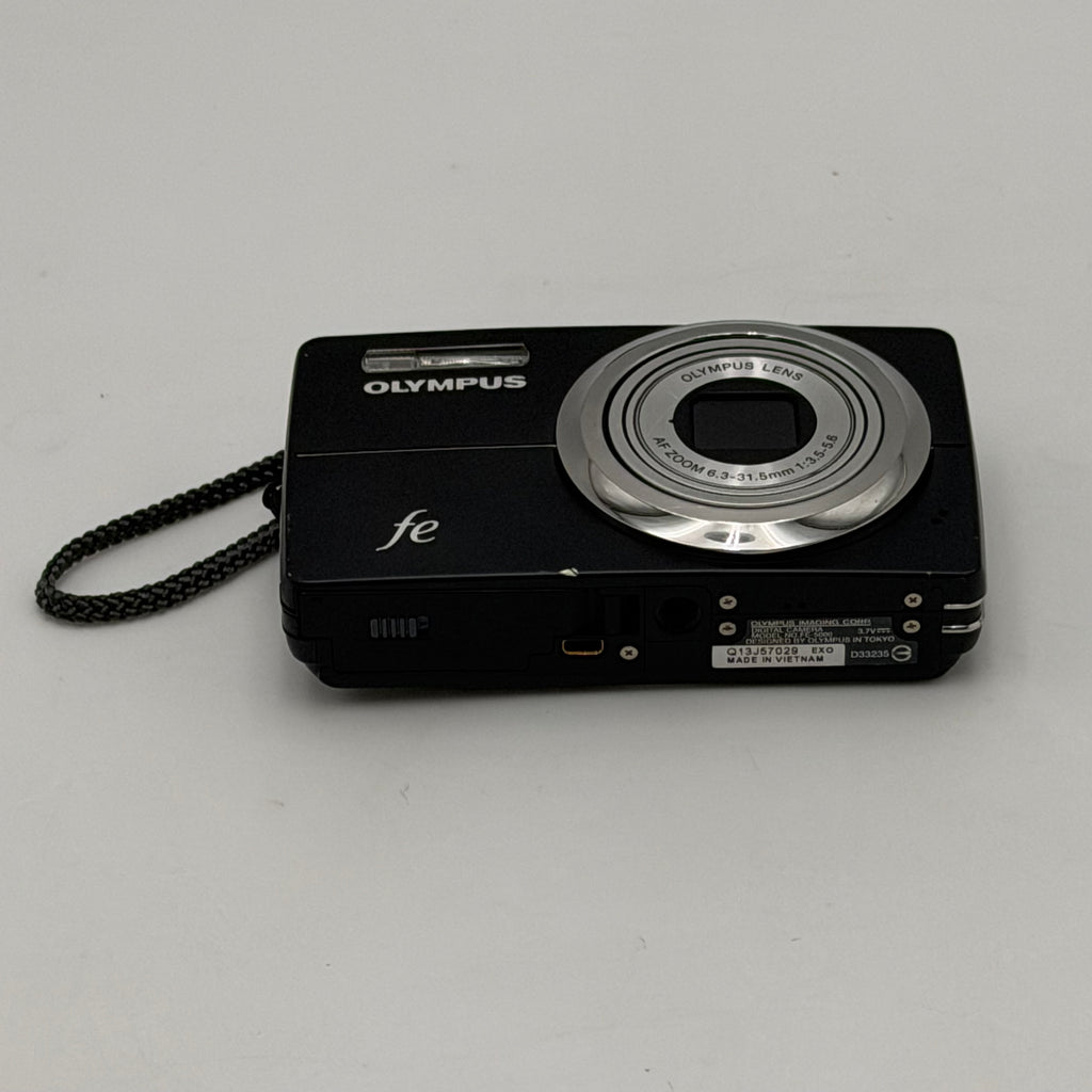 Olympus FE-5000 Digital Camera Untested W/ Bag Strap Charger No