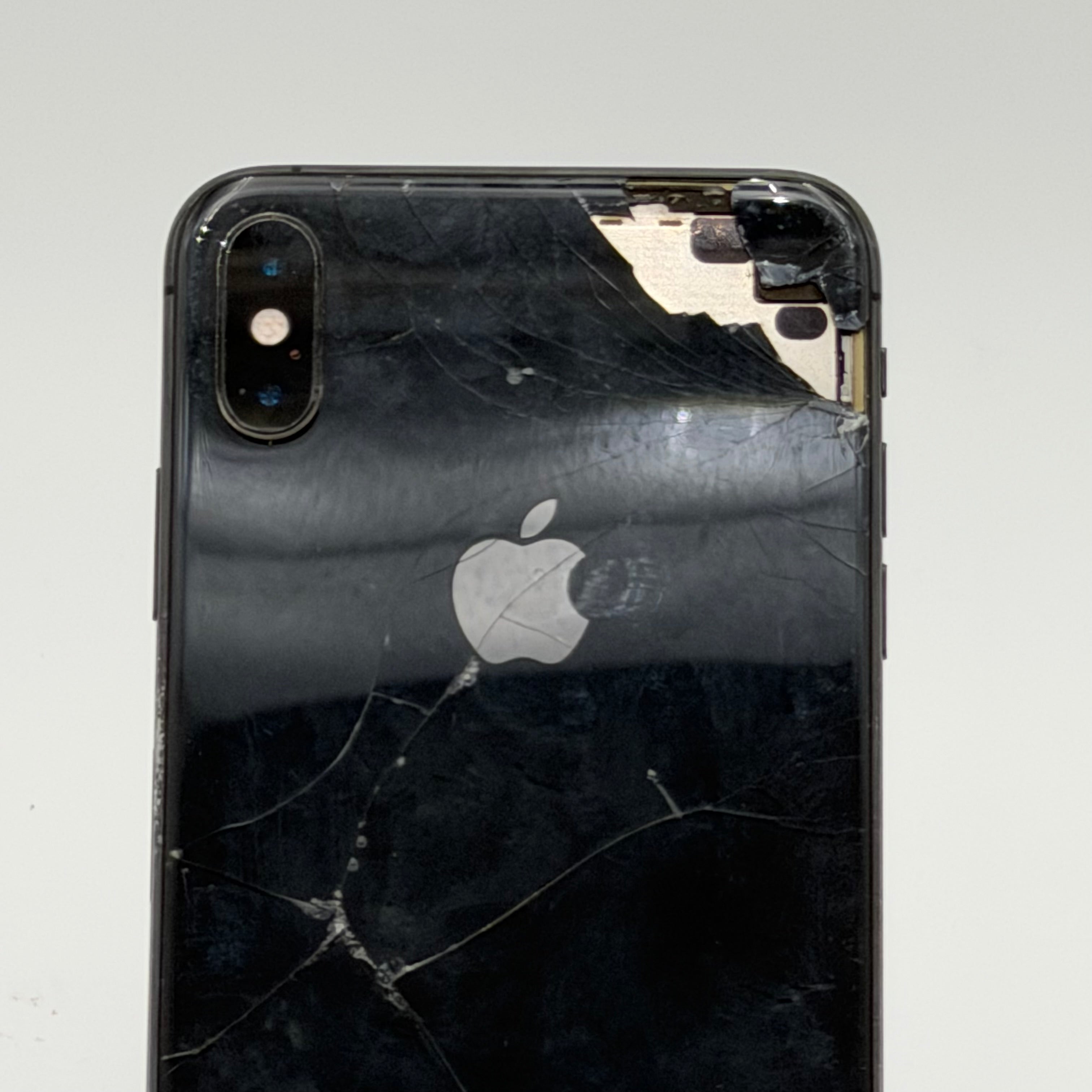 Broken Unlocked Apple iPhone XS Max - 64GB - Space Gray - Cracked Screen - No Charge