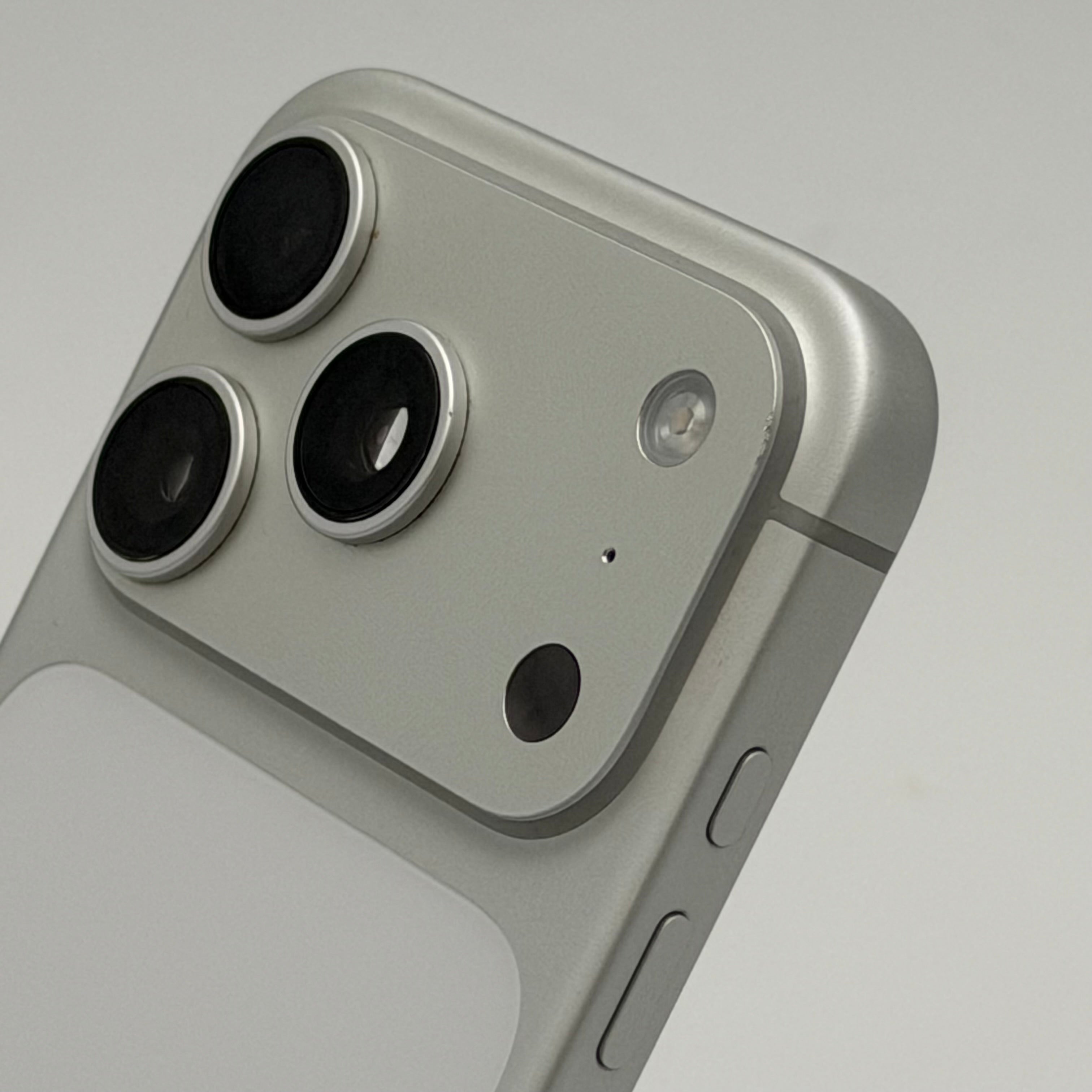 Unlocked Apple iPhone 17 Pro 256GB Silver Battery Health 95%