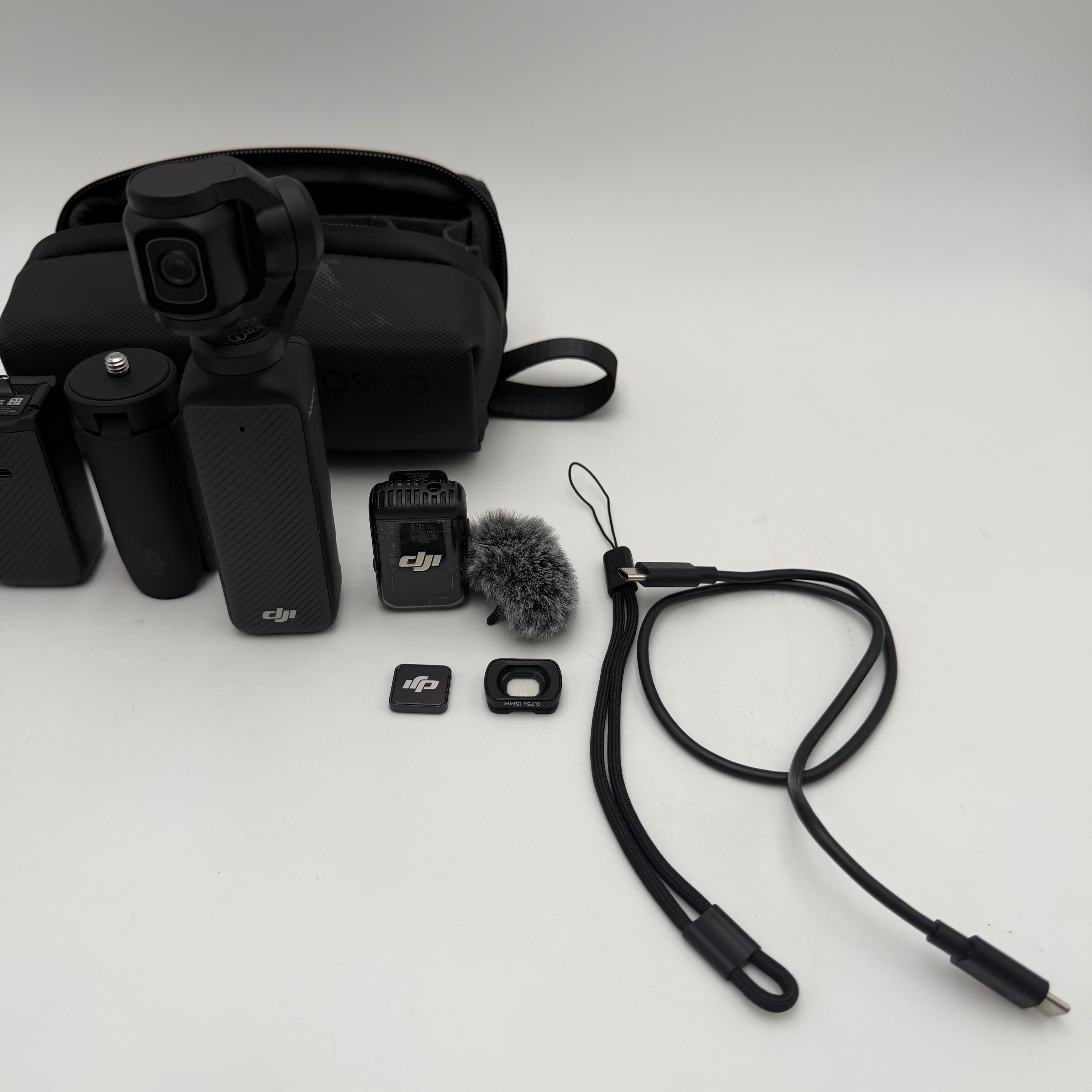 DJI Osmo Pocket 3 Creator Combo Bundle Camera + DJI MIC