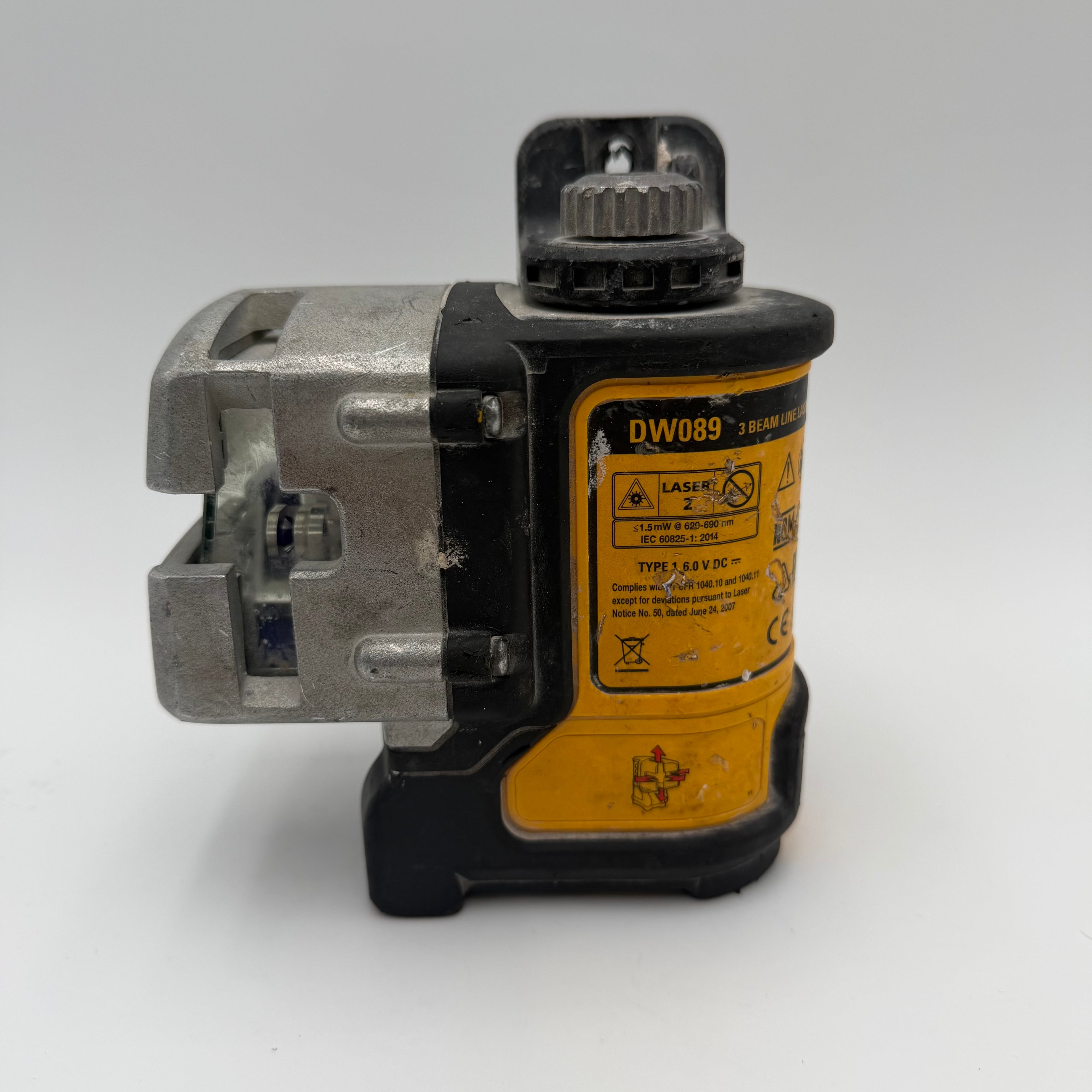 DeWalt DW089 Red 3 Beam Self-leveling Magnetic Line Laser Mount